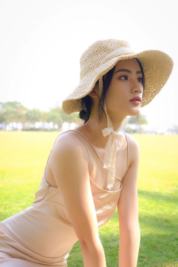Hoa hậu Huỳnh Trần &Yacute; Nhi l&agrave;m điều kh&ocirc;ng tưởng sau đăng quang - Ảnh 12.