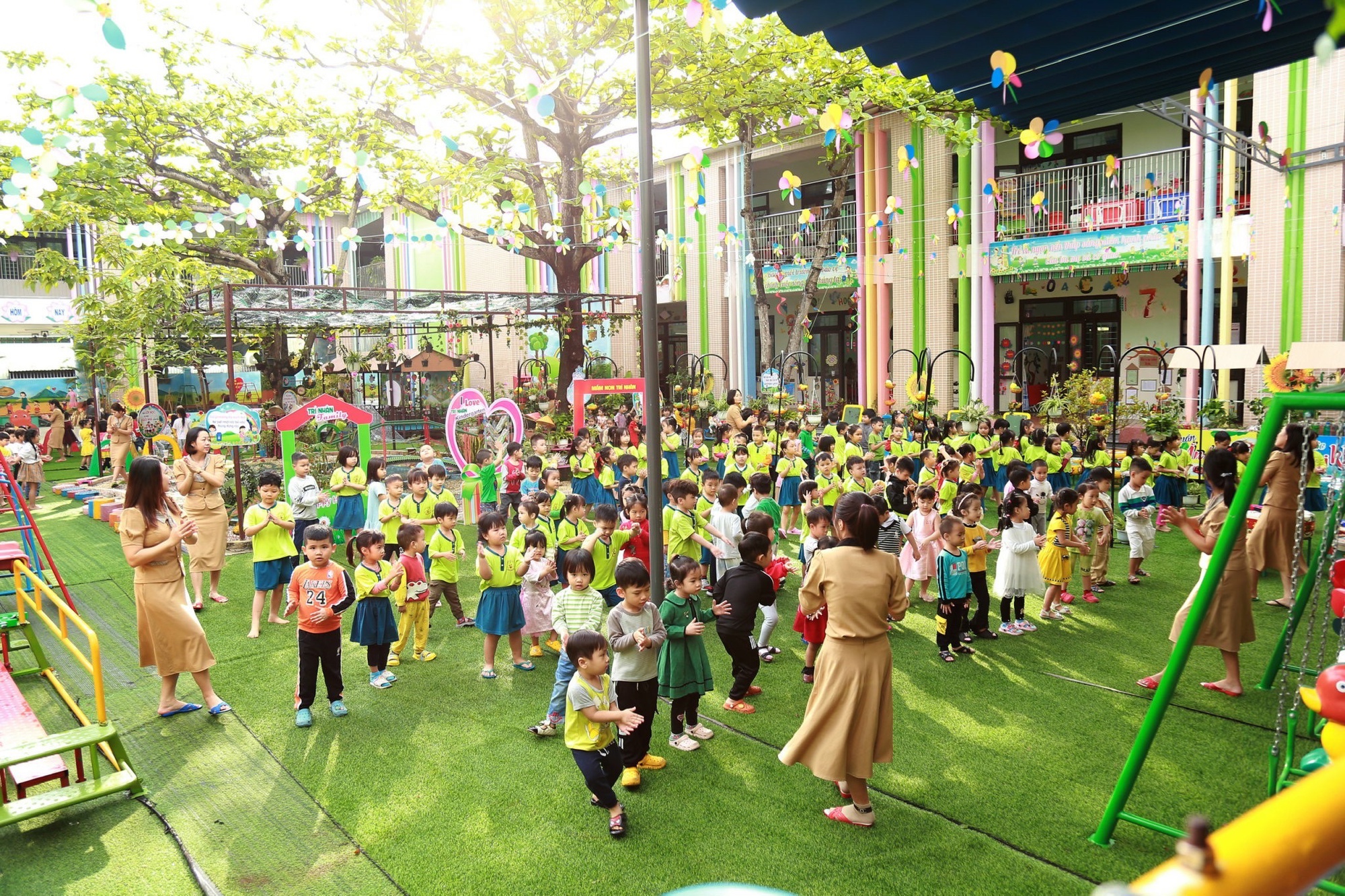 Nhiều tỉnh, thành miễn học phí