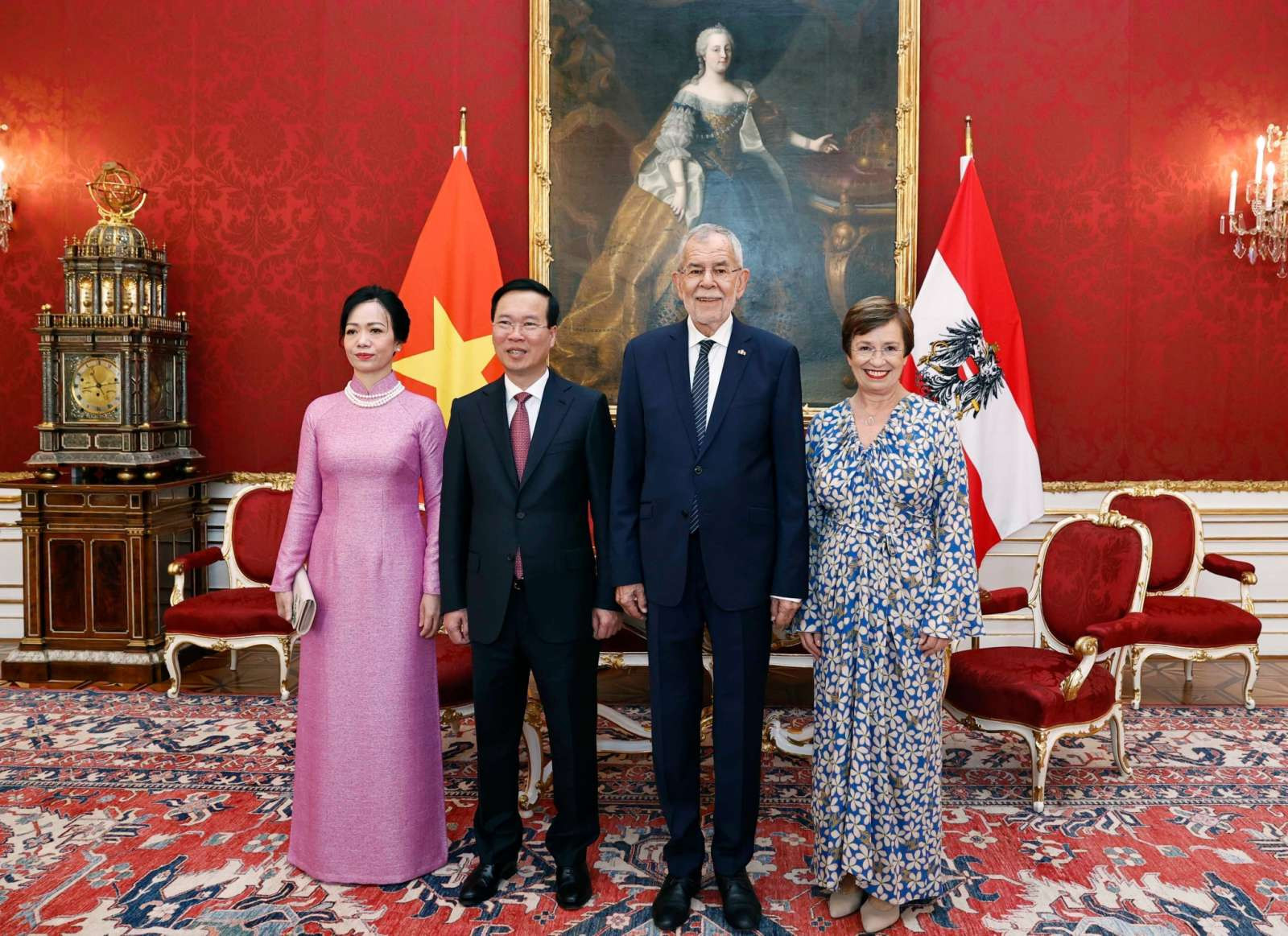 Cận cảnh lễ đ&oacute;n Chủ tịch nước V&otilde; Văn Thưởng thăm &Aacute;o tại Cung điện Hofburg - Ảnh 7.