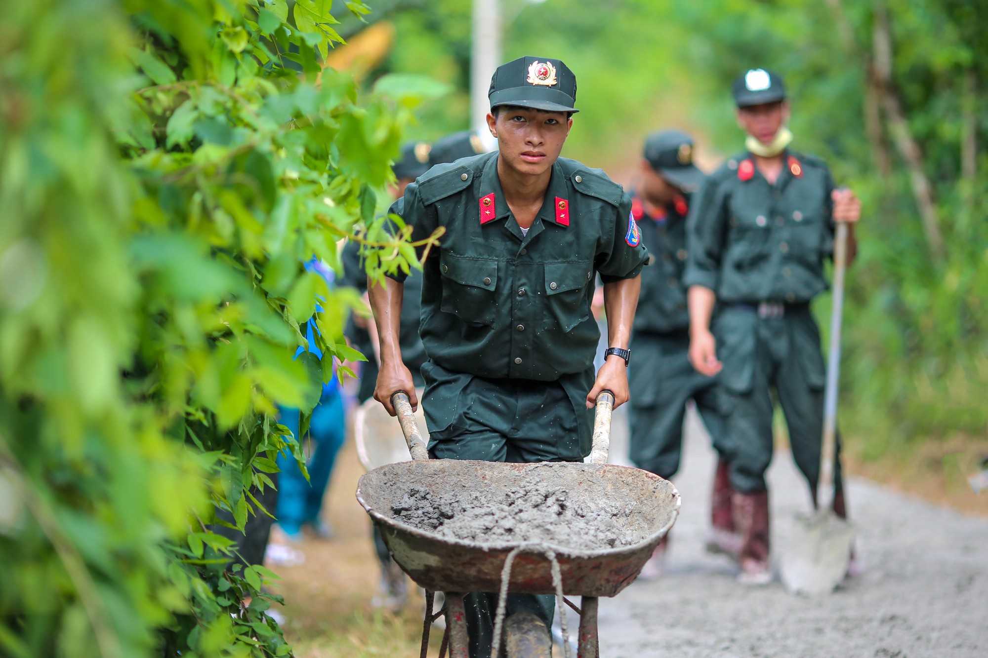 Thắm tình quân dân nơi Tây Nguyên hùng vĩ - Ảnh 2.