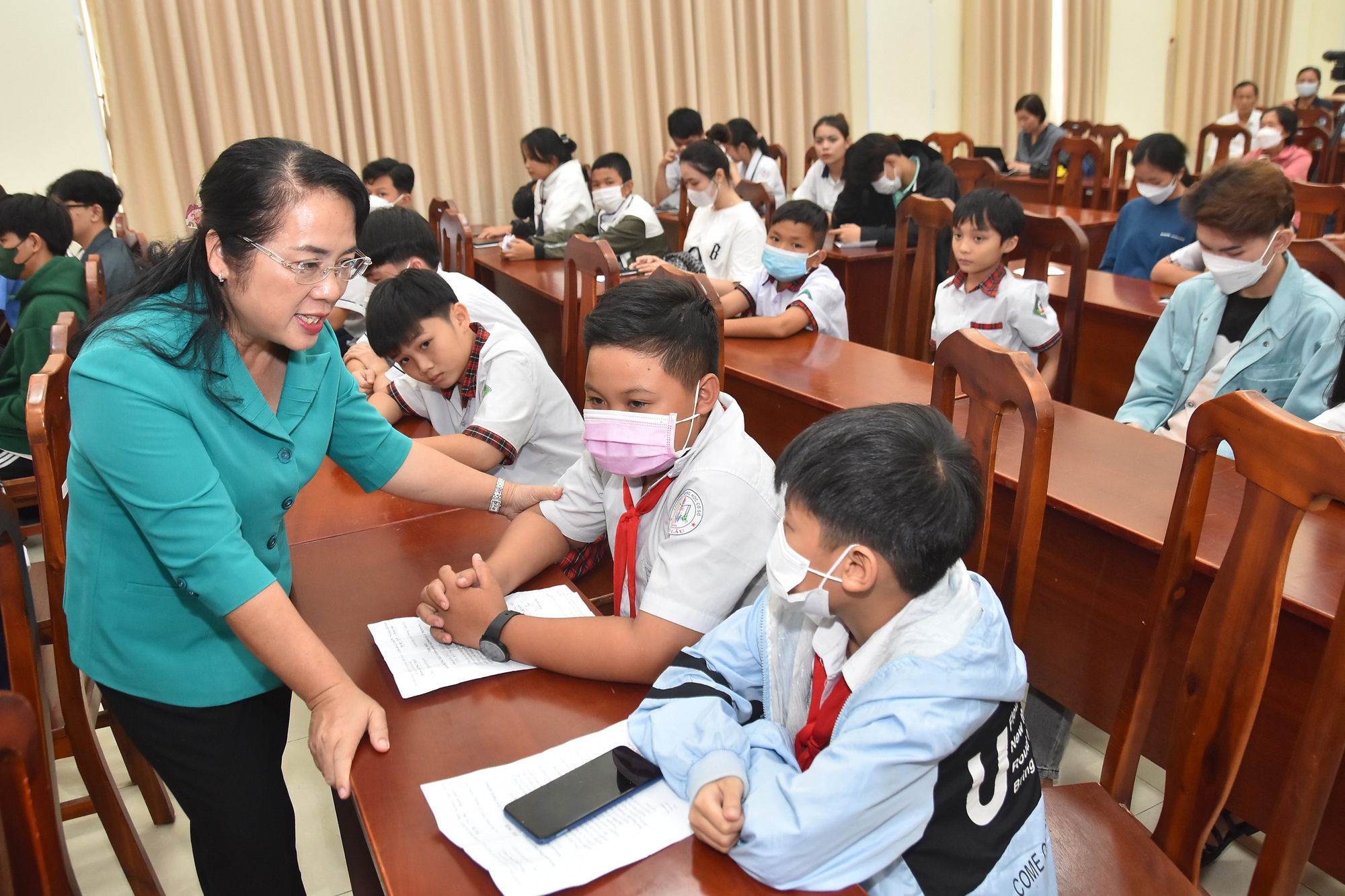 Tiếp sức học sinh, sinh vi&ecirc;n gia đ&igrave;nh ch&iacute;nh s&aacute;ch viết tiếp truyền thống gia đ&igrave;nh - Ảnh 6.