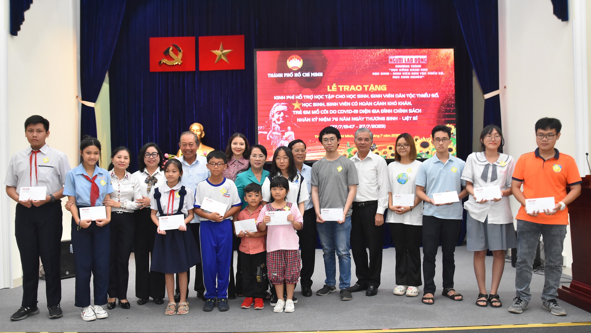 Tiếp sức học sinh, sinh vi&ecirc;n gia đ&igrave;nh ch&iacute;nh s&aacute;ch viết tiếp truyền thống gia đ&igrave;nh - Ảnh 10.