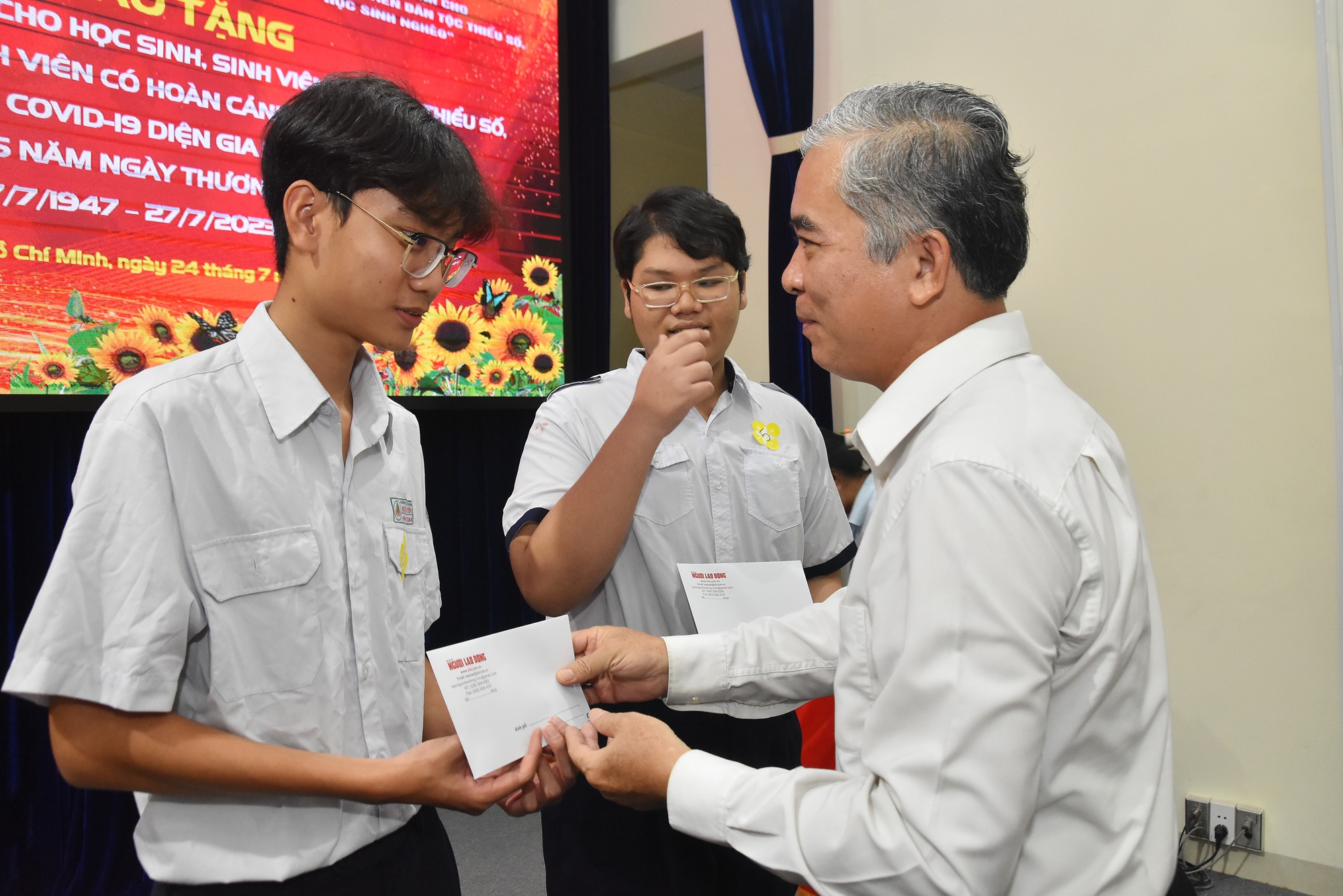 Tiếp sức học sinh, sinh vi&ecirc;n gia đ&igrave;nh ch&iacute;nh s&aacute;ch viết tiếp truyền thống gia đ&igrave;nh - Ảnh 2.