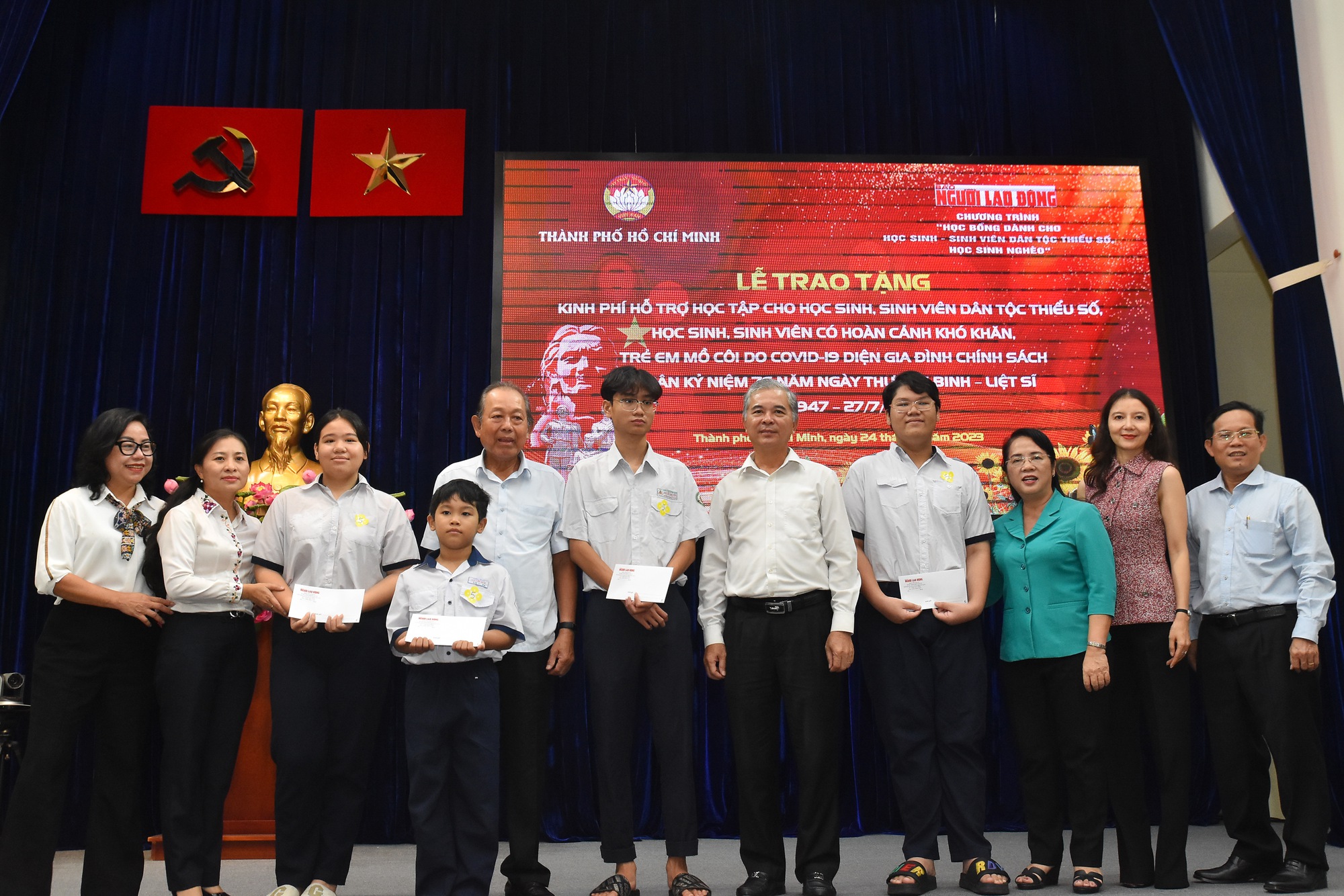 Tiếp sức học sinh, sinh viên gia đình chính sách viết tiếp truyền thống gia đình