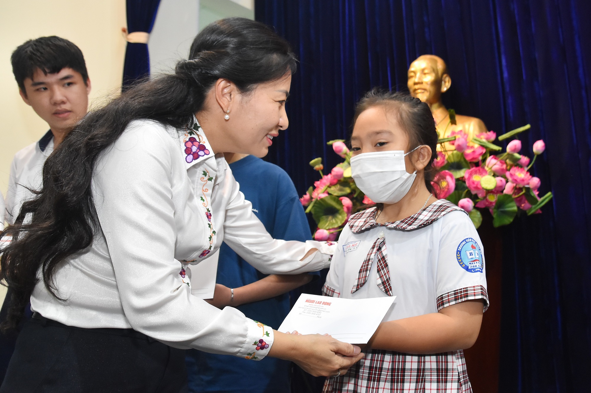 Tiếp sức học sinh, sinh vi&ecirc;n gia đ&igrave;nh ch&iacute;nh s&aacute;ch viết tiếp truyền thống gia đ&igrave;nh - Ảnh 12.