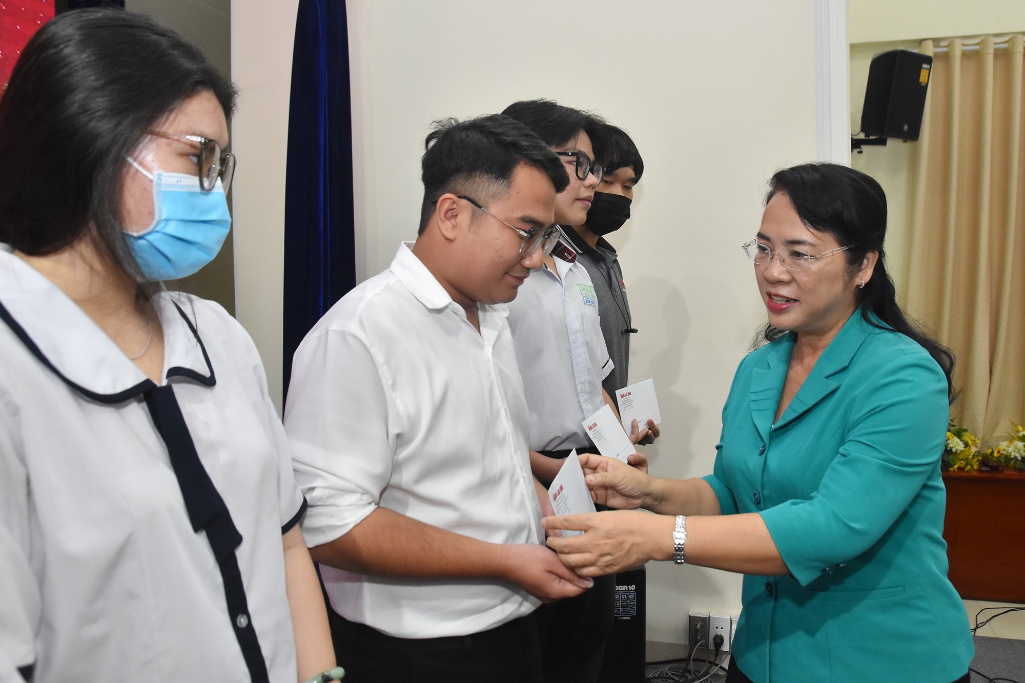 Tiếp sức học sinh, sinh vi&ecirc;n gia đ&igrave;nh ch&iacute;nh s&aacute;ch viết tiếp truyền thống gia đ&igrave;nh - Ảnh 11.