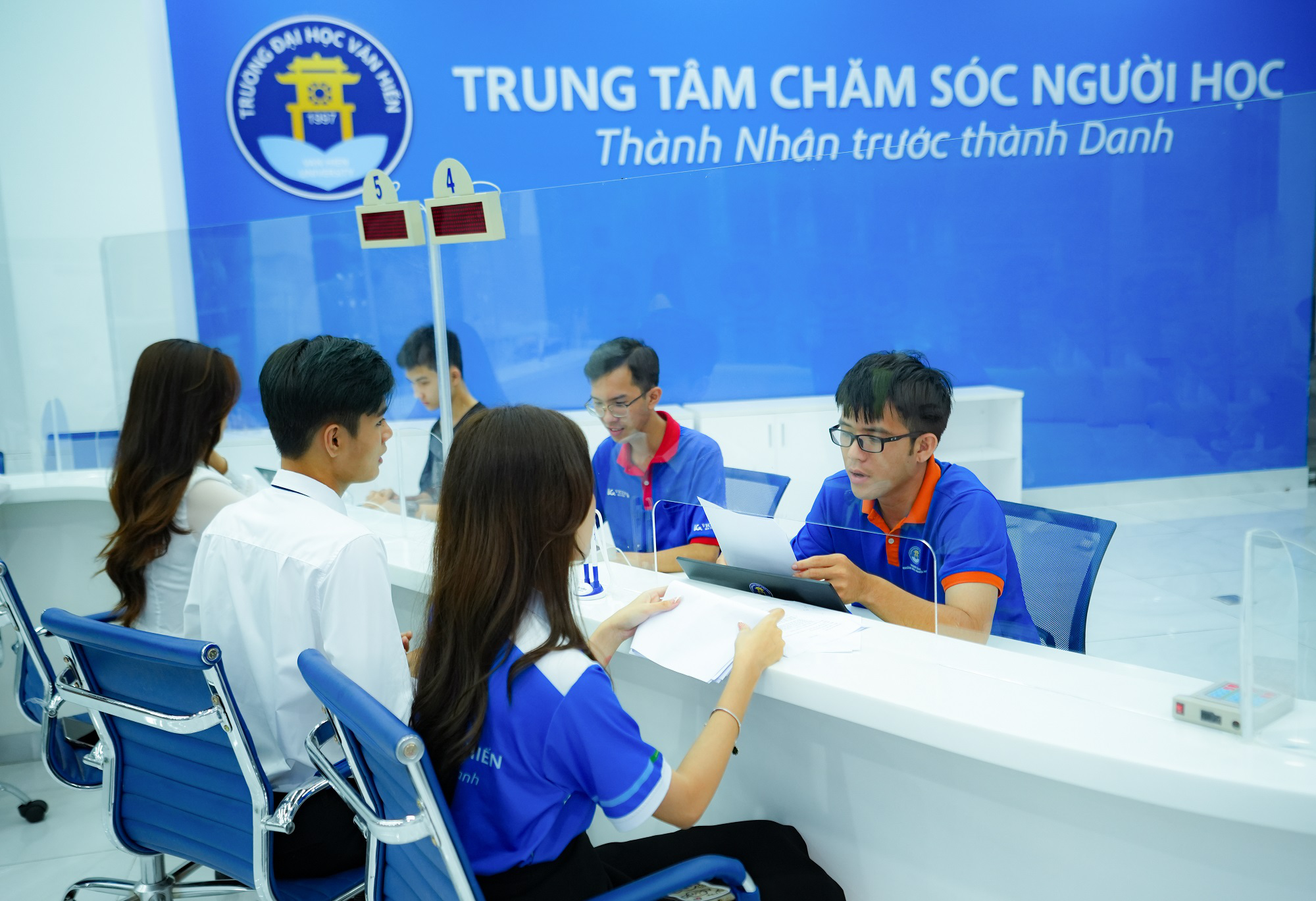 Có ba mẹ là công nhân mất việc, nhiều thí sinh được hỗ trợ học phí