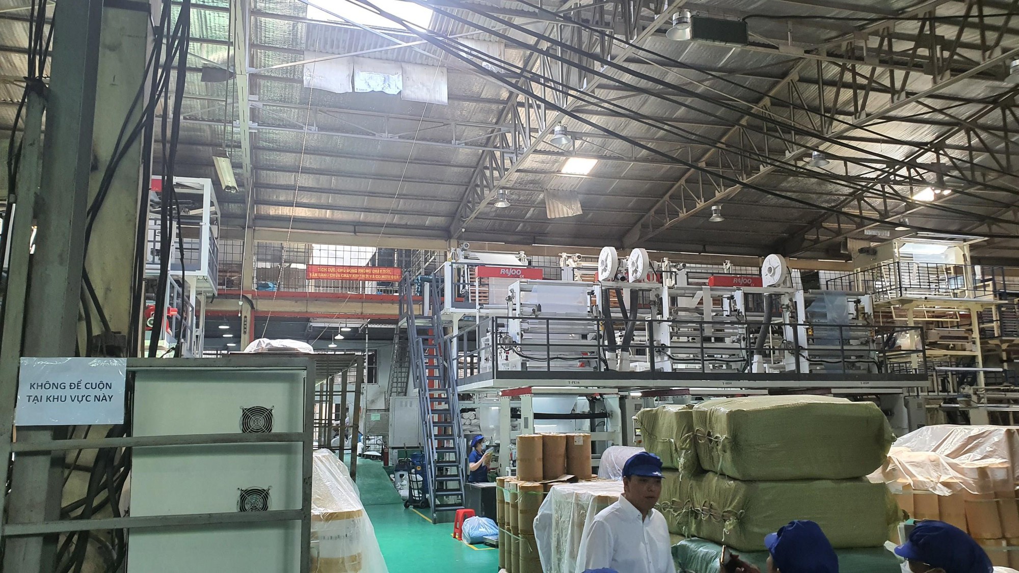 EVNHCMC: Tiết kiệm được 294,80 triệu kWh điện trong 6 tháng - Ảnh 1.