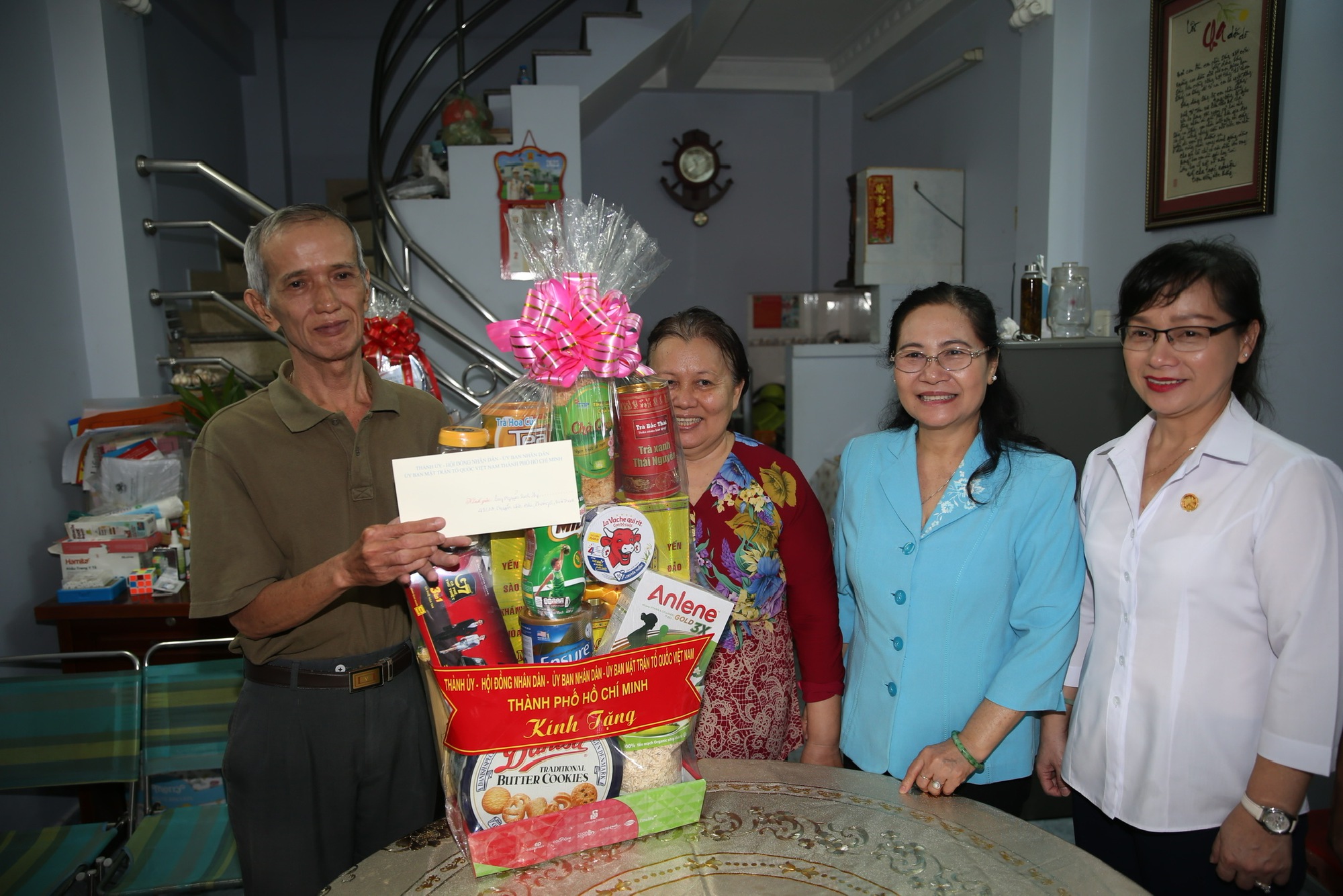Lãnh đạo TP HCM thăm người có công với cách mạng