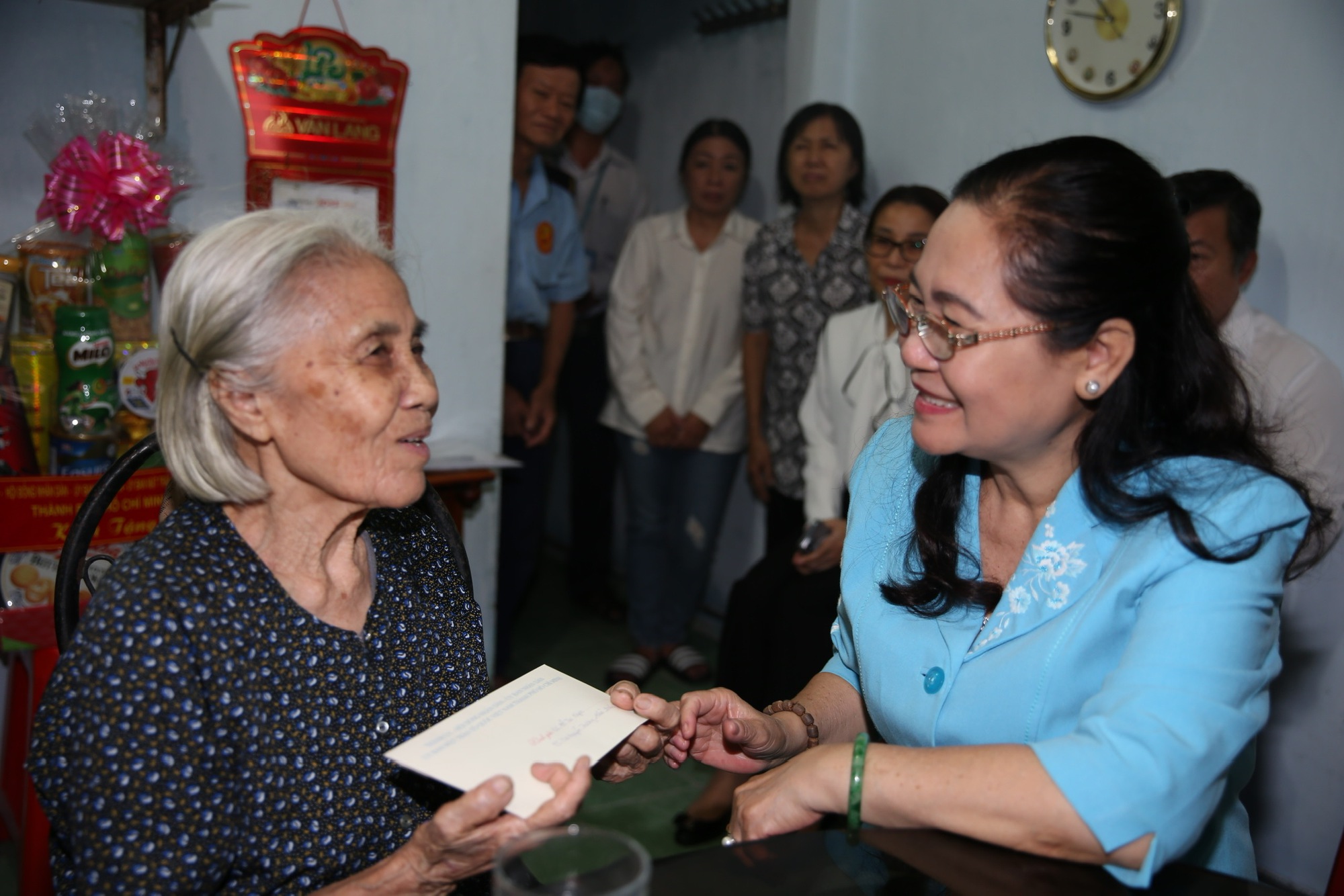 Lãnh đạo TP HCM thăm người có công với cách mạng - Ảnh 3.
