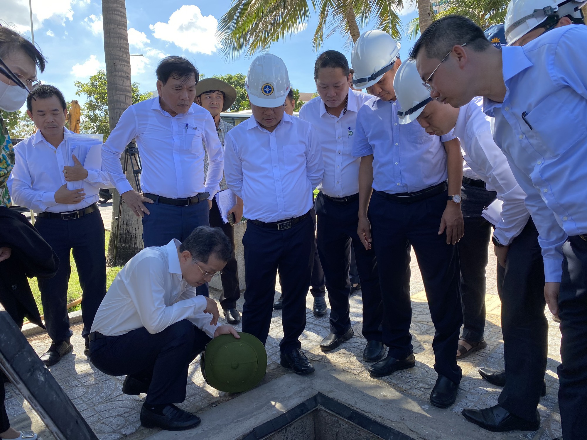 Bí thư Thành uỷ Đà Nẵng đi kiểm tra nước xả thải