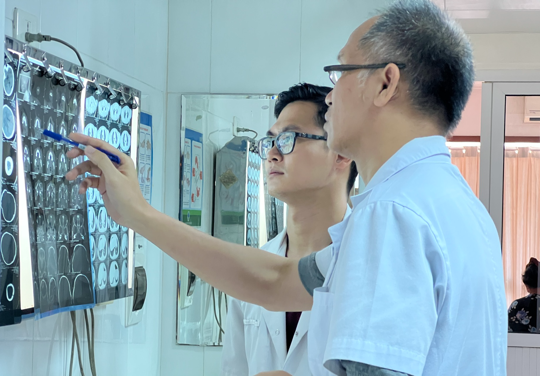 Bé trai 3 tuổi bị chó cắn đứt xương hàm
