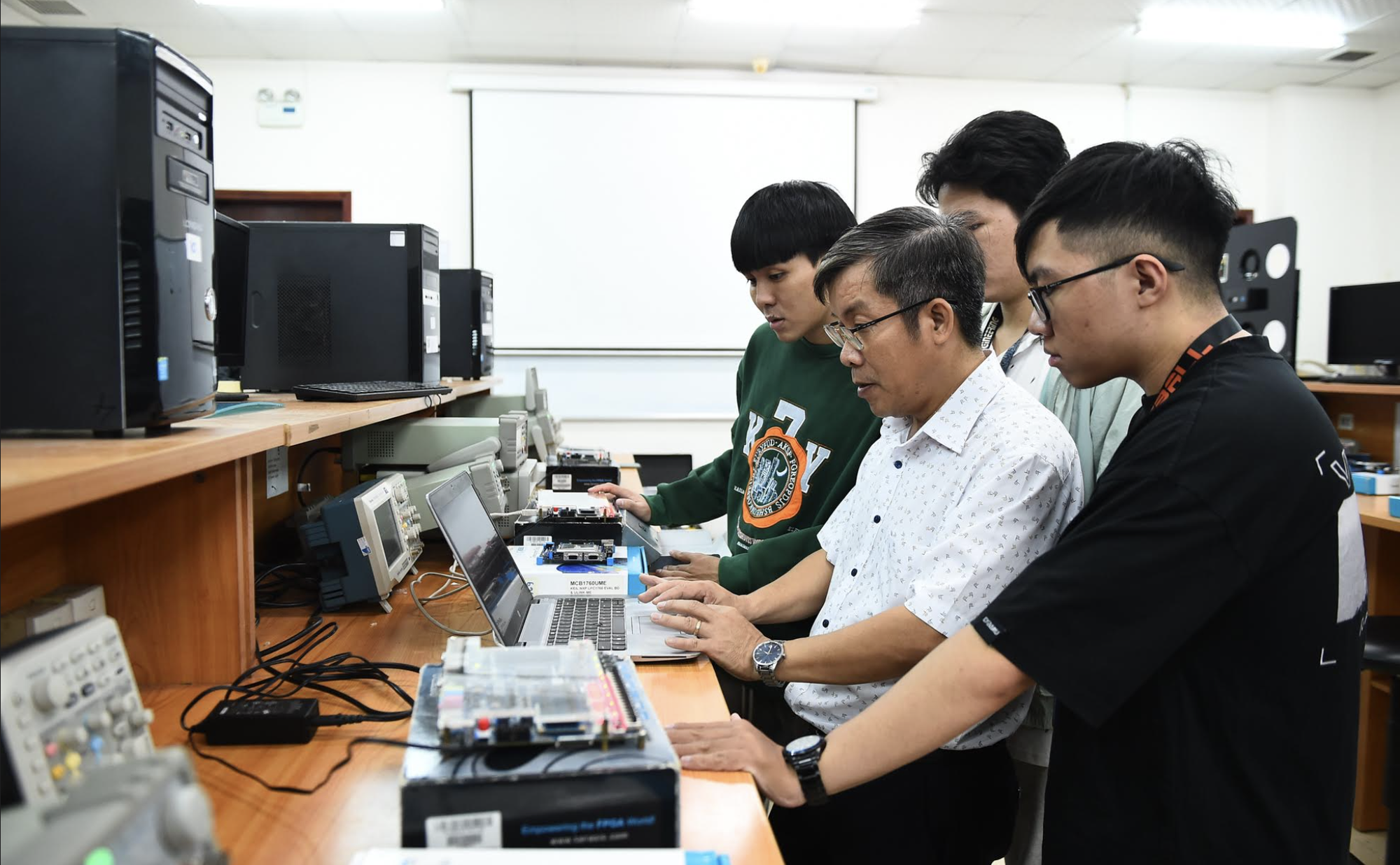 3 trường ĐH Quốc tế, Luật, Ngoại ngữ- Tin học TP HCM công bố điểm sàn xét tuyển