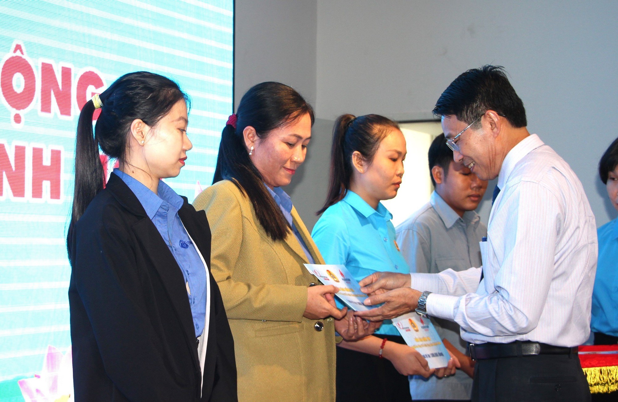 Tạo niềm tin của người lao động với Công đoàn Khánh Hòa - Ảnh 7.