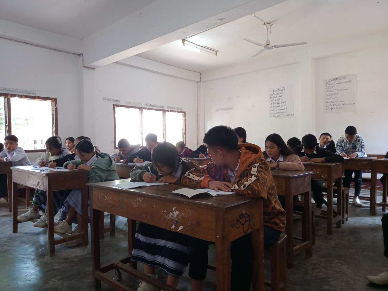 Nhiều gi&aacute;o vi&ecirc;n ra nước ngo&agrave;i dạy &ldquo;k&ecirc;u cứu&rdquo; v&igrave; chậm nhận tiền lương - Ảnh 4.