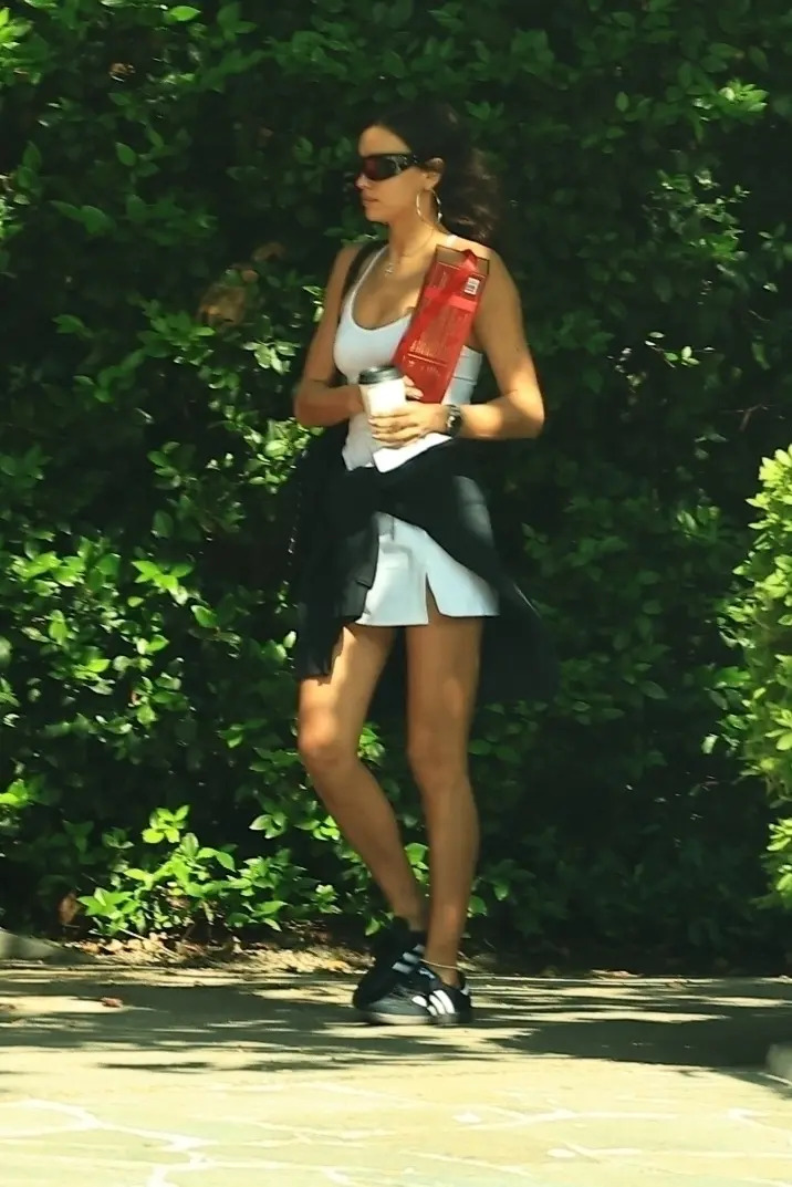 Rộ tin si&ecirc;u mẫu Irina Shayk hẹn h&ograve; c&ugrave;ng Tom Brady - Ảnh 6.