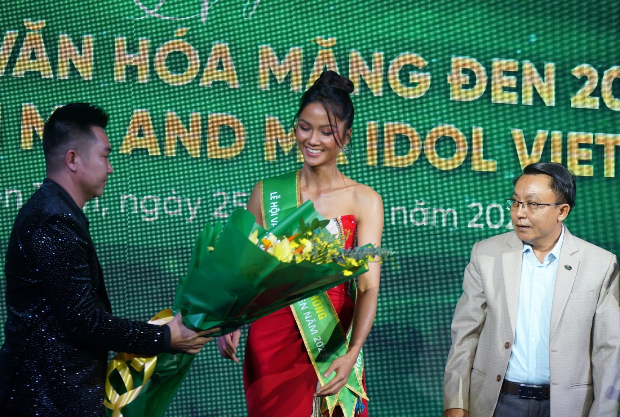 Hoa hậu H&rsquo;Hen Ni&ecirc; l&agrave;m đại sứ Lễ hội Văn h&oacute;a Măng Đen 2023 - Ảnh 1.