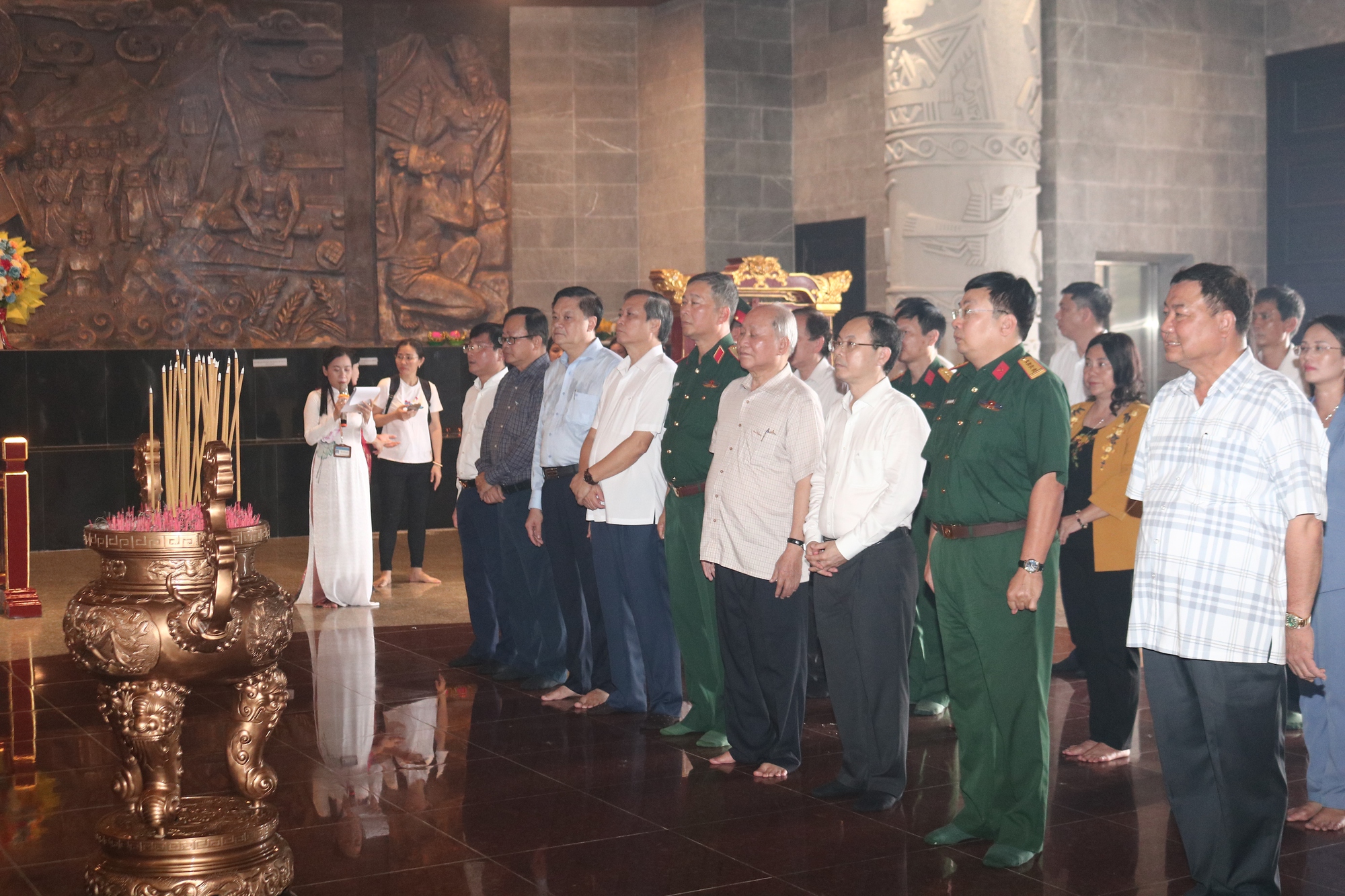 Cung tiến giống tre b&ecirc;n Lăng Chủ tịch Hồ Ch&iacute; Minh trồng tại Đền thờ Vua H&ugrave;ng ở Cần Thơ - Ảnh 1.