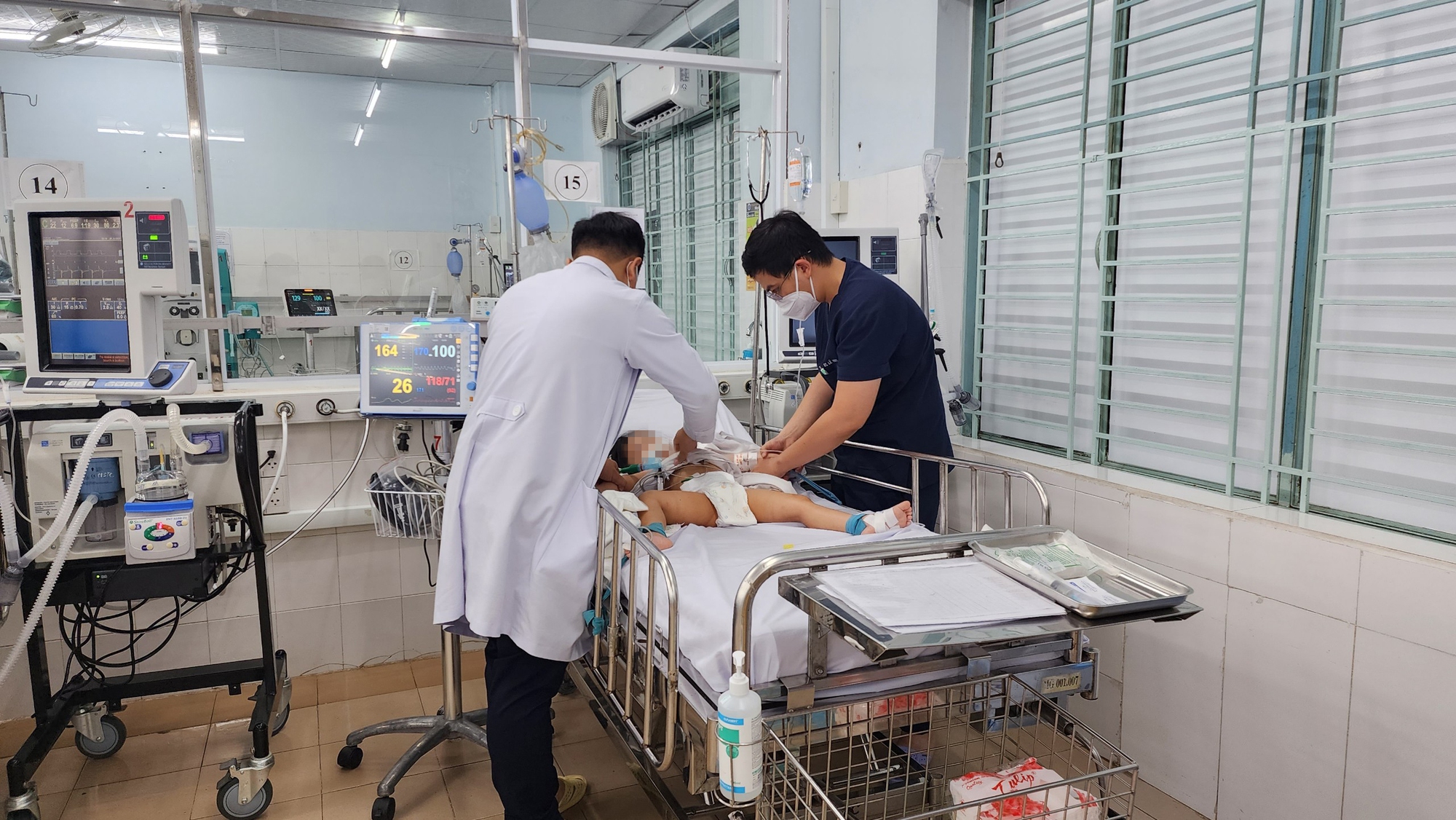 TP HCM dốc sức điều trị tay chân miệng
