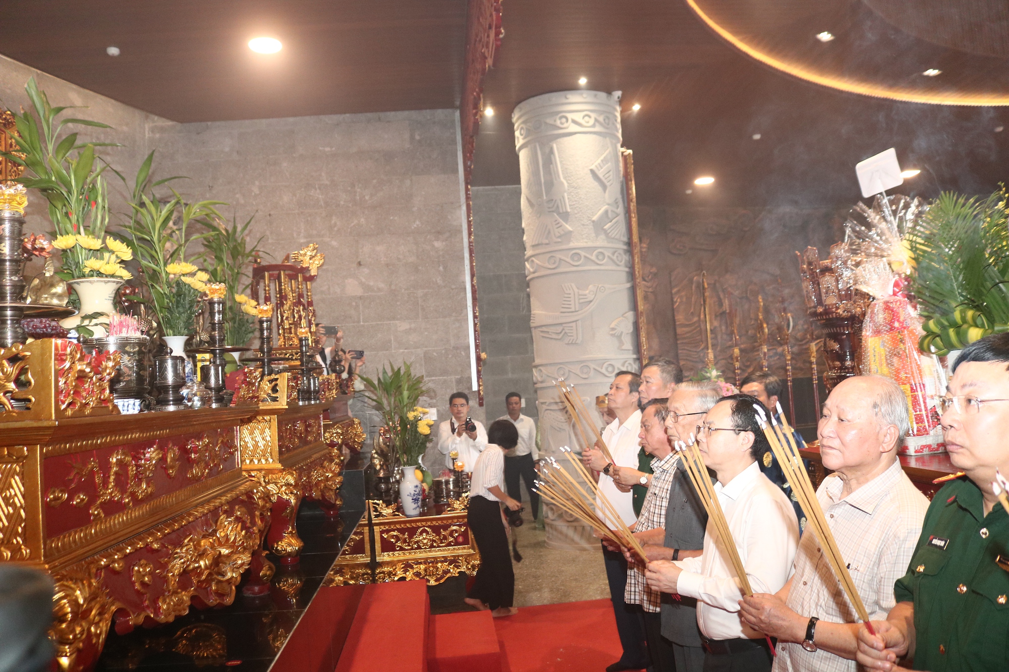 Cung tiến giống tre b&ecirc;n Lăng Chủ tịch Hồ Ch&iacute; Minh trồng tại Đền thờ Vua H&ugrave;ng ở Cần Thơ - Ảnh 2.