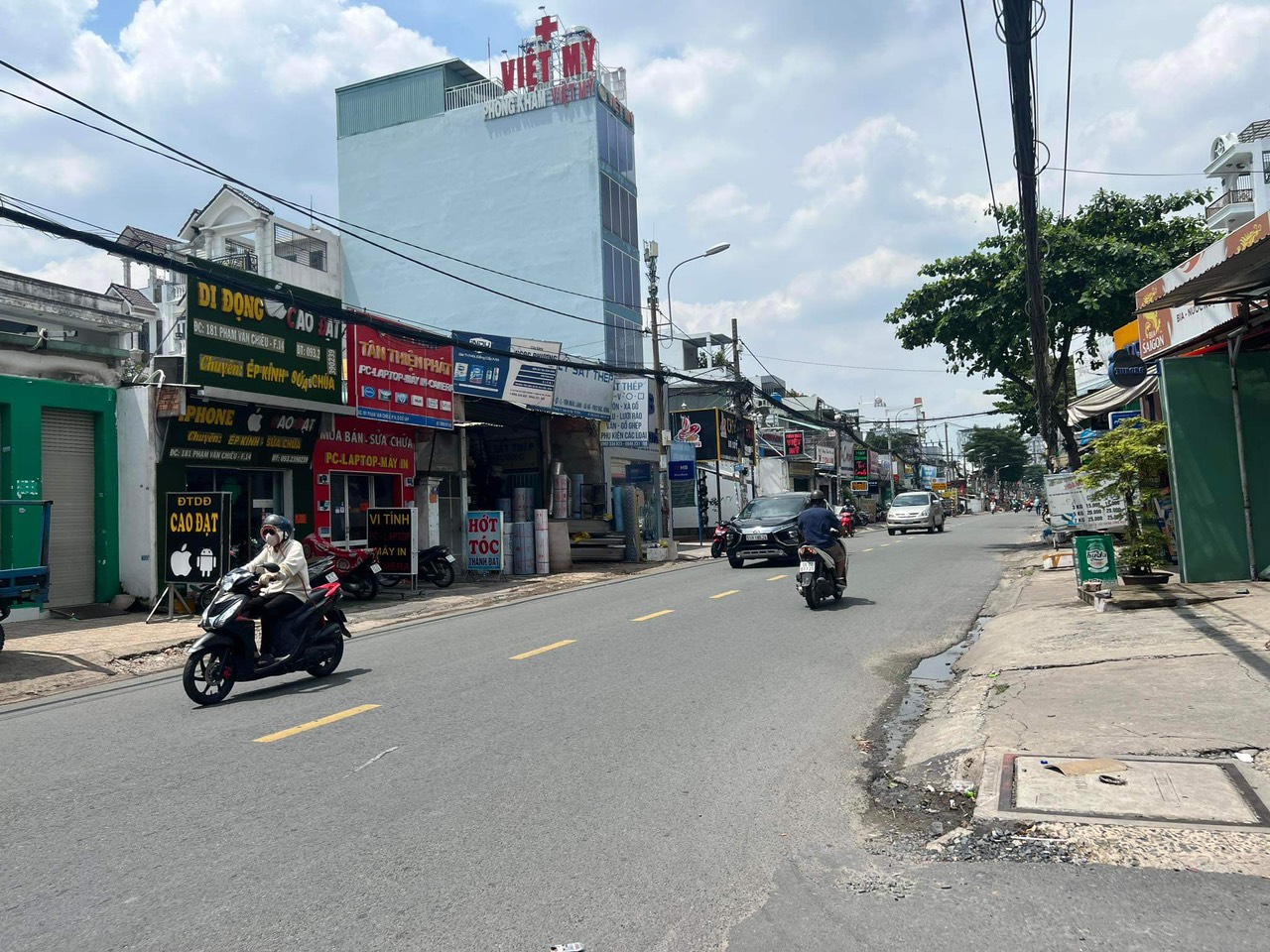 Diễn biến n&oacute;ng vụ người mẹ g&otilde; cửa từng nh&agrave;  t&igrave;m nguy&ecirc;n nh&acirc;n c&aacute;i chết của con - Ảnh 2.