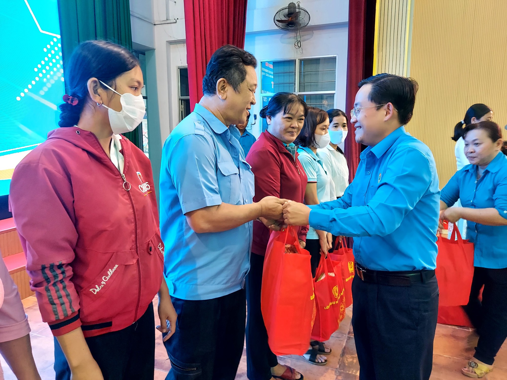 Nhiều hoạt động thiết thực kỷ niệm ngày thành lập Công đoàn Việt Nam