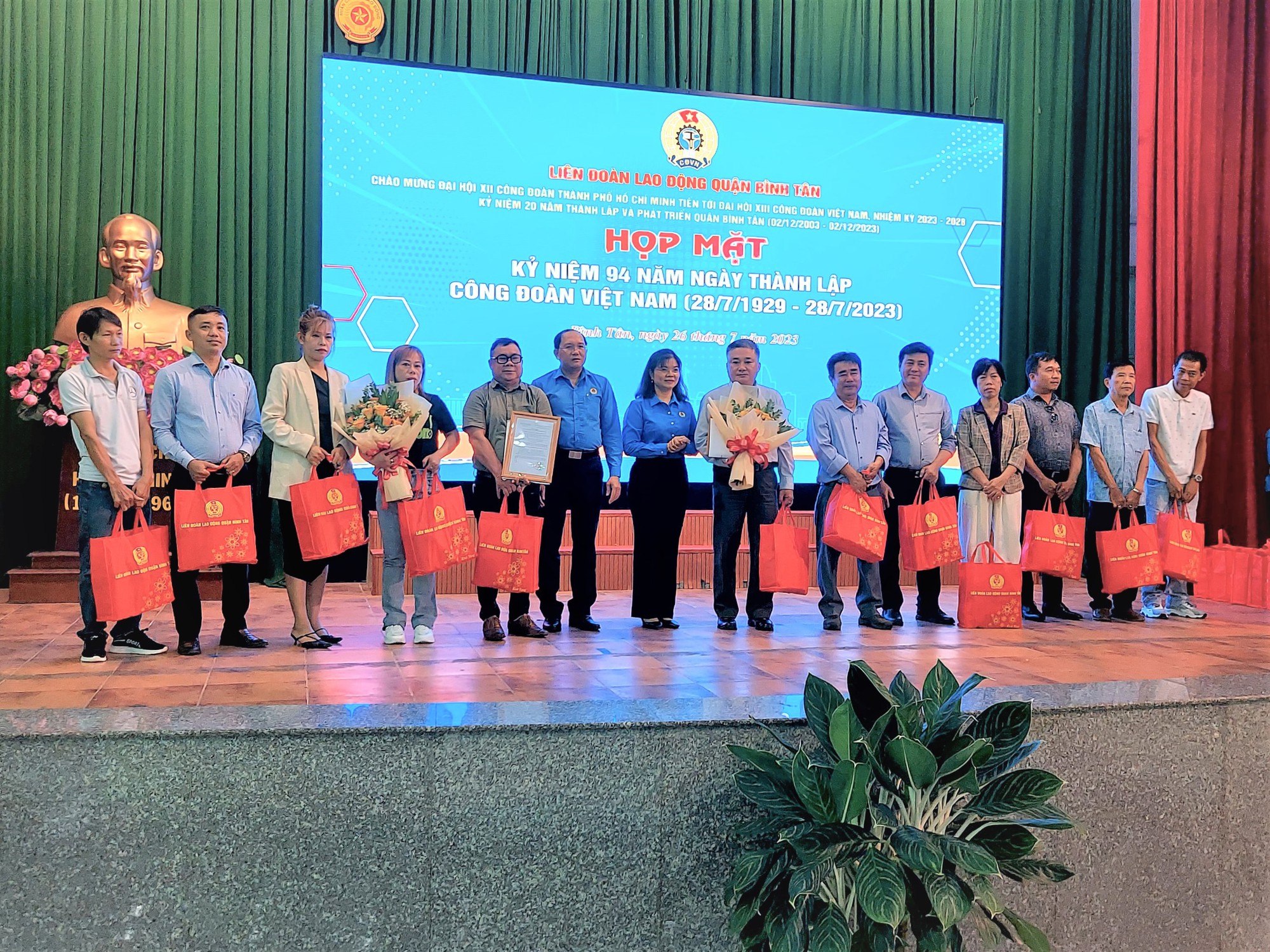 Nhiều hoạt động thiết thực kỷ niệm ng&agrave;y th&agrave;nh lập C&ocirc;ng đo&agrave;n Việt Nam  - Ảnh 1.