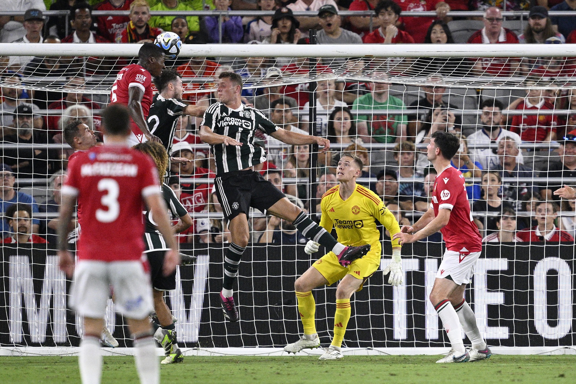 Đội hình 2 Man United thua thảm đội Hạng hai Wrexham
