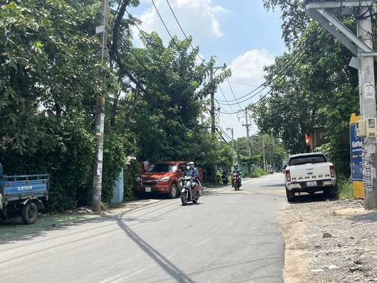Diễn biến n&oacute;ng vụ người mẹ g&otilde; cửa từng nh&agrave;  t&igrave;m nguy&ecirc;n nh&acirc;n c&aacute;i chết của con - Ảnh 3.