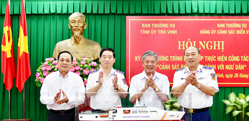 Cảnh sát biển Việt Nam và tỉnh Trà Vinh ký kết thực hiện 5 nội dung lớn