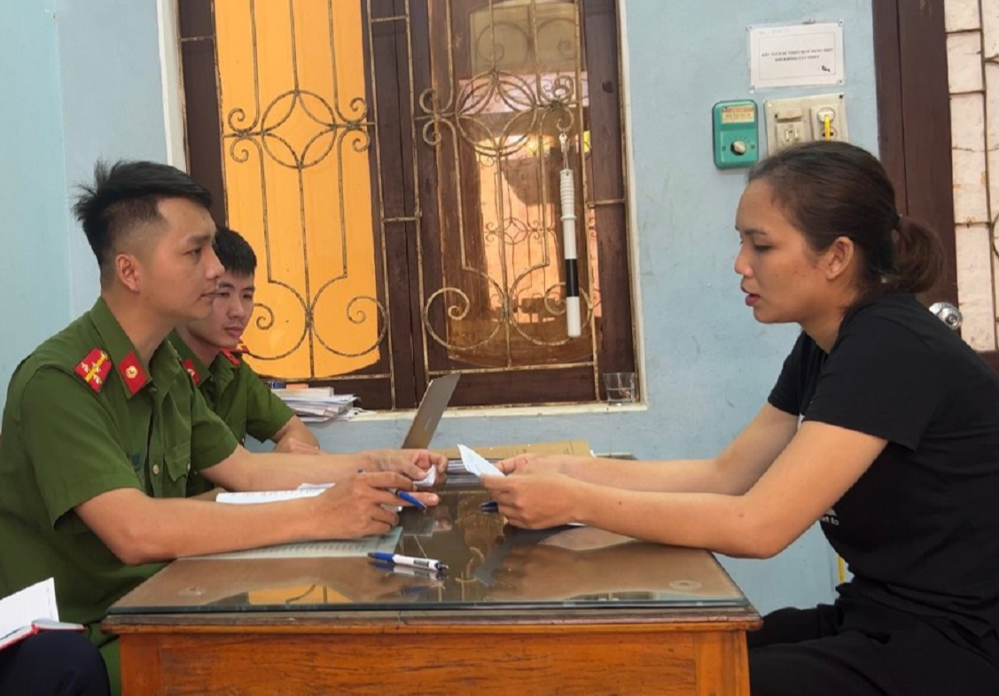 Bắt nữ kế toán trường học cho vay lãi nặng
