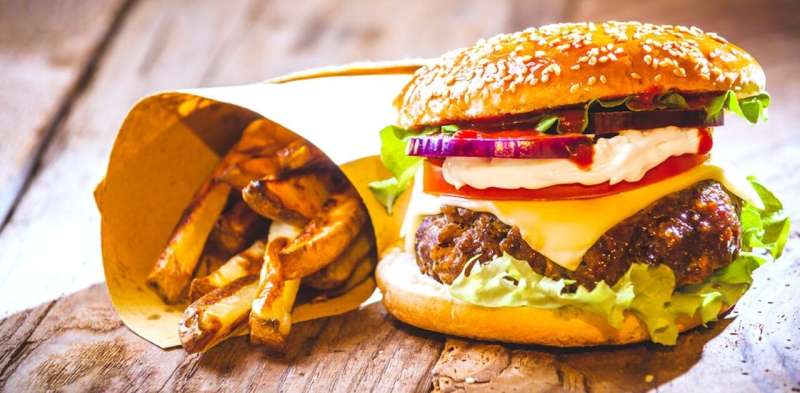 Có bệnh này mà ăn đồ ăn nhanh, coi chừng vài giờ sau đã gặp nguy