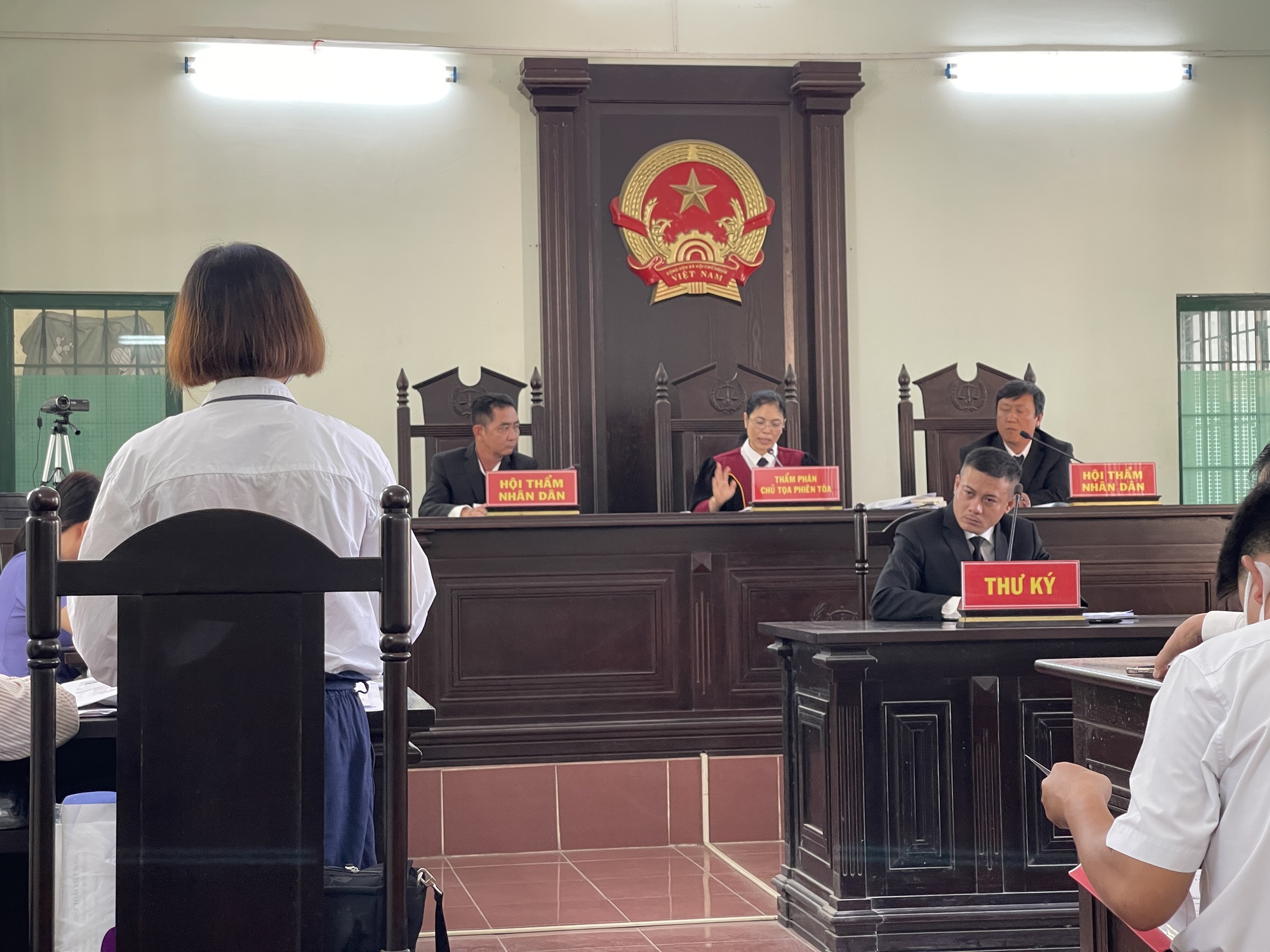 Vụ chủ bãi rác Đa Phước kiện người nói bãi rác thối: Tòa quay lại phần xét hỏi