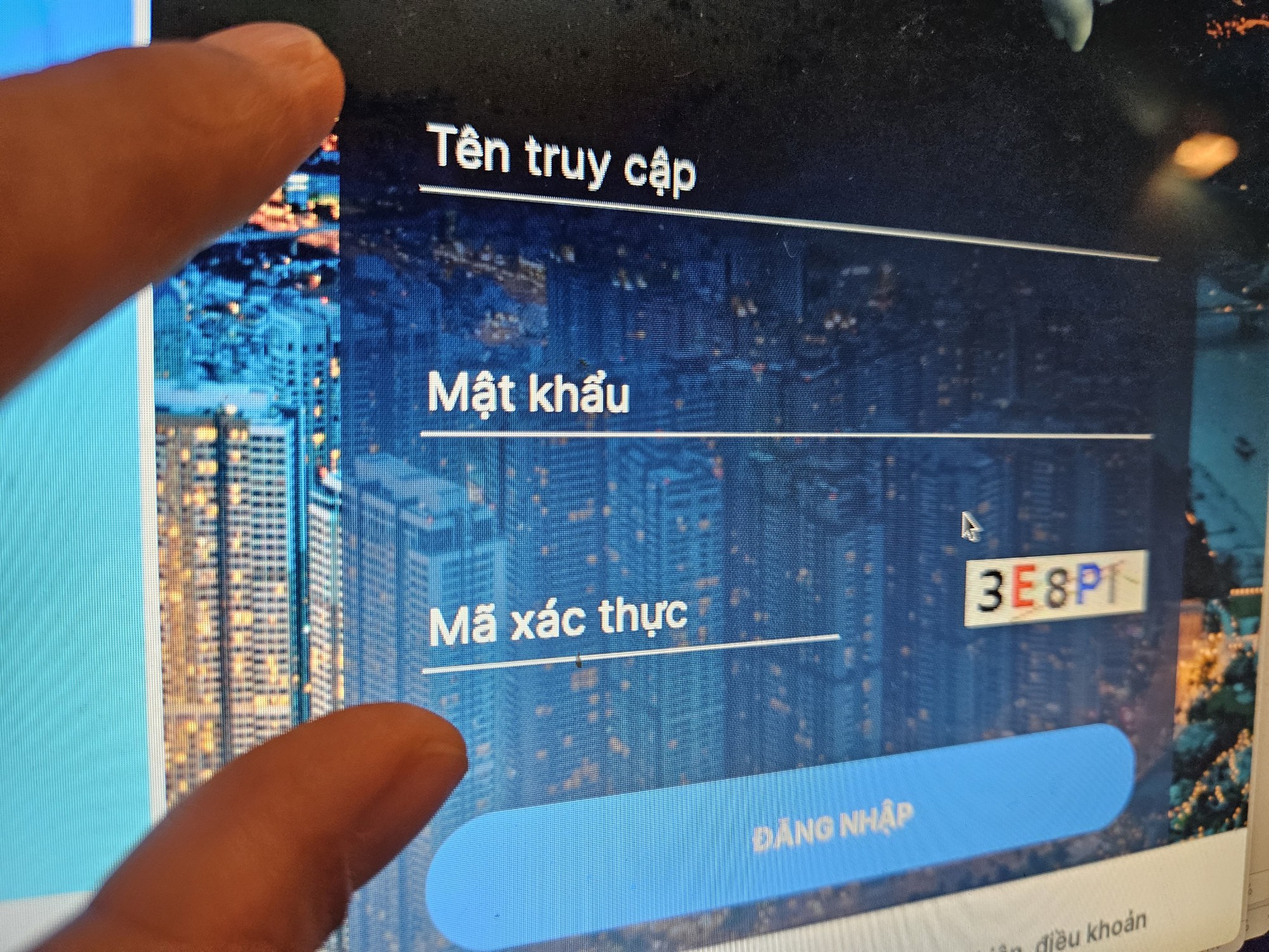 Chuyển khoản nhầm 450 triệu đồng: Ngân hàng nói gì?