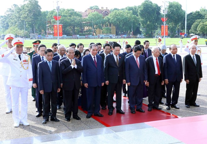 Lãnh đạo Đảng, Nhà nước tưởng niệm các Anh hùng liệt sĩ, vào Lăng viếng Chủ tịch Hồ Chí Minh