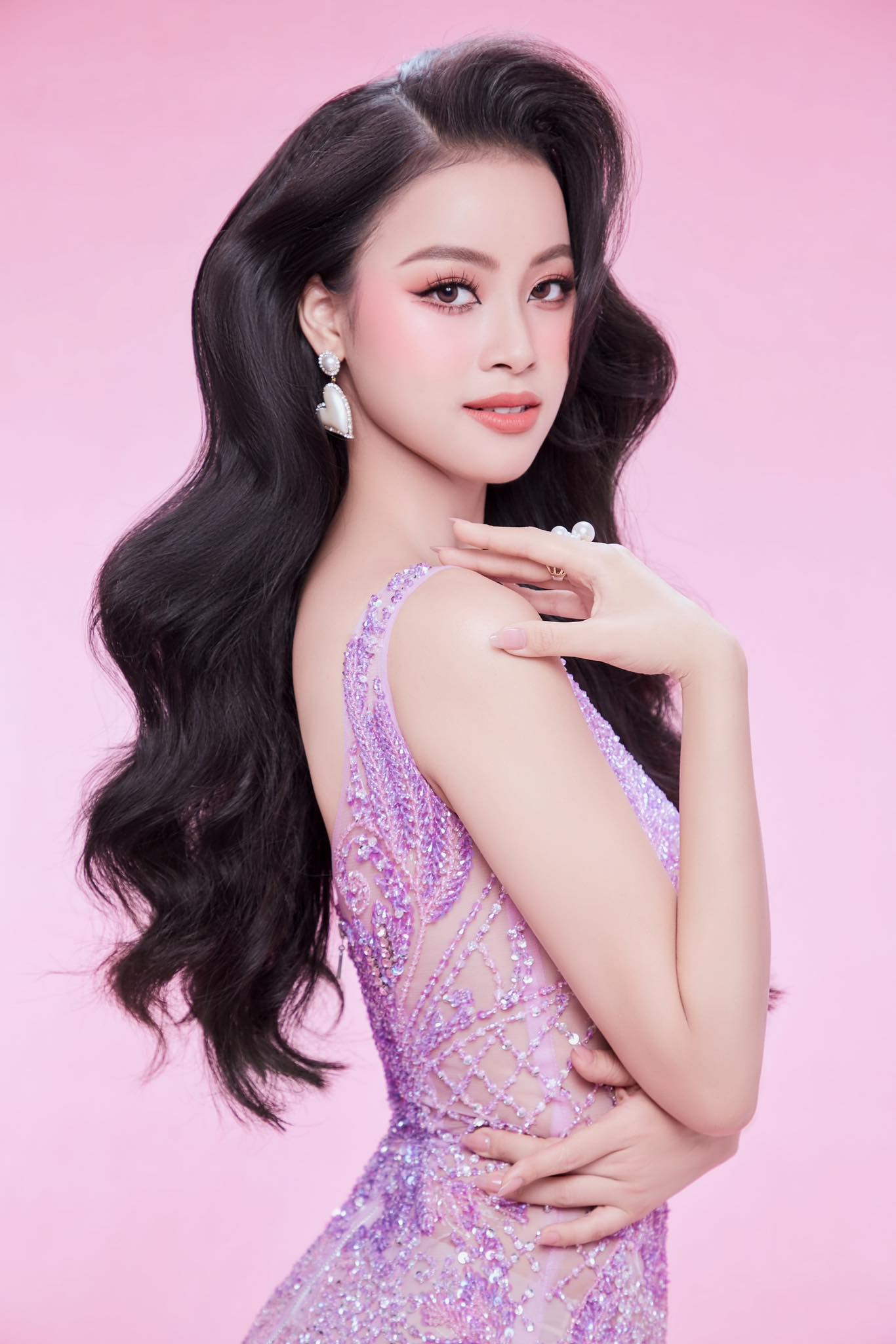 &Aacute; hậu Đ&agrave;o Thị Hiền d&agrave;nh to&agrave;n bộ tiền thưởng l&agrave;m từ thiện - Ảnh 9.