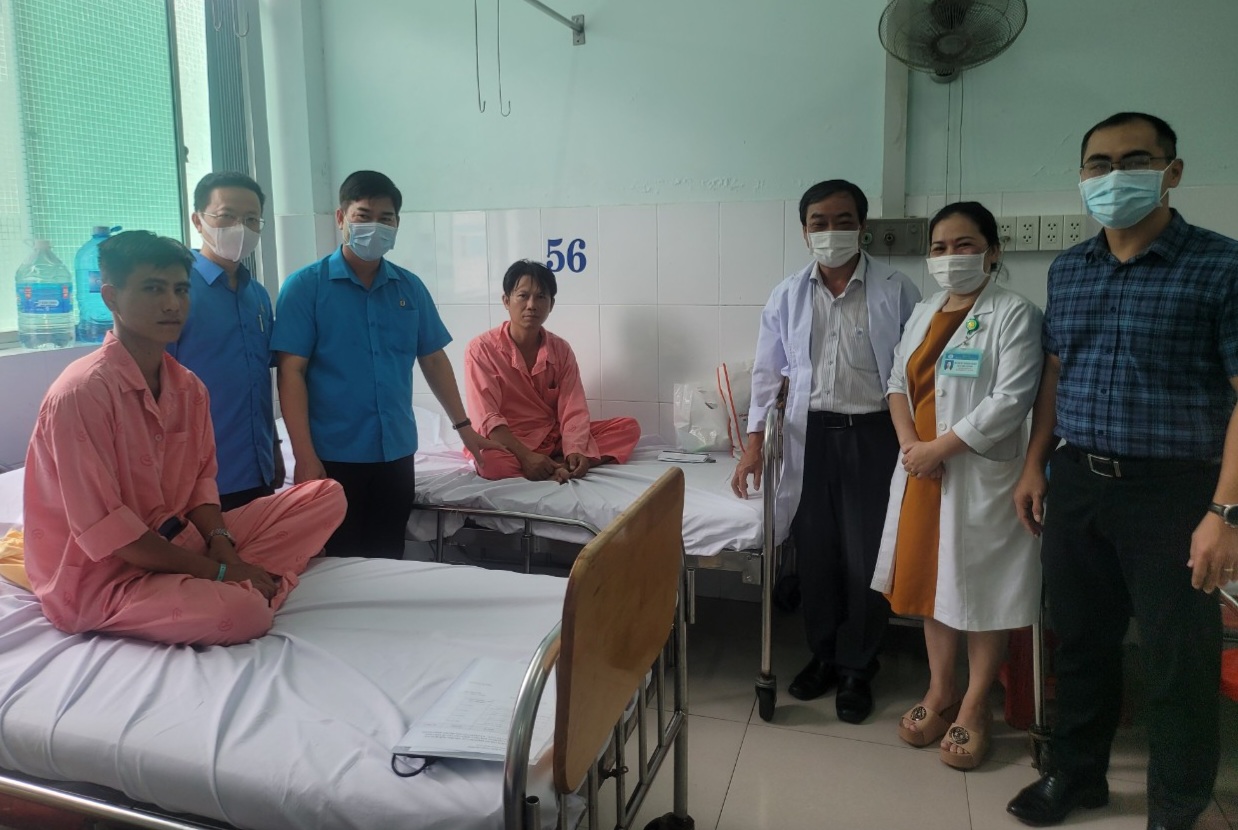 Hỗ trợ gia đình 5 công nhân thoát nước gặp nạn khi làm việc