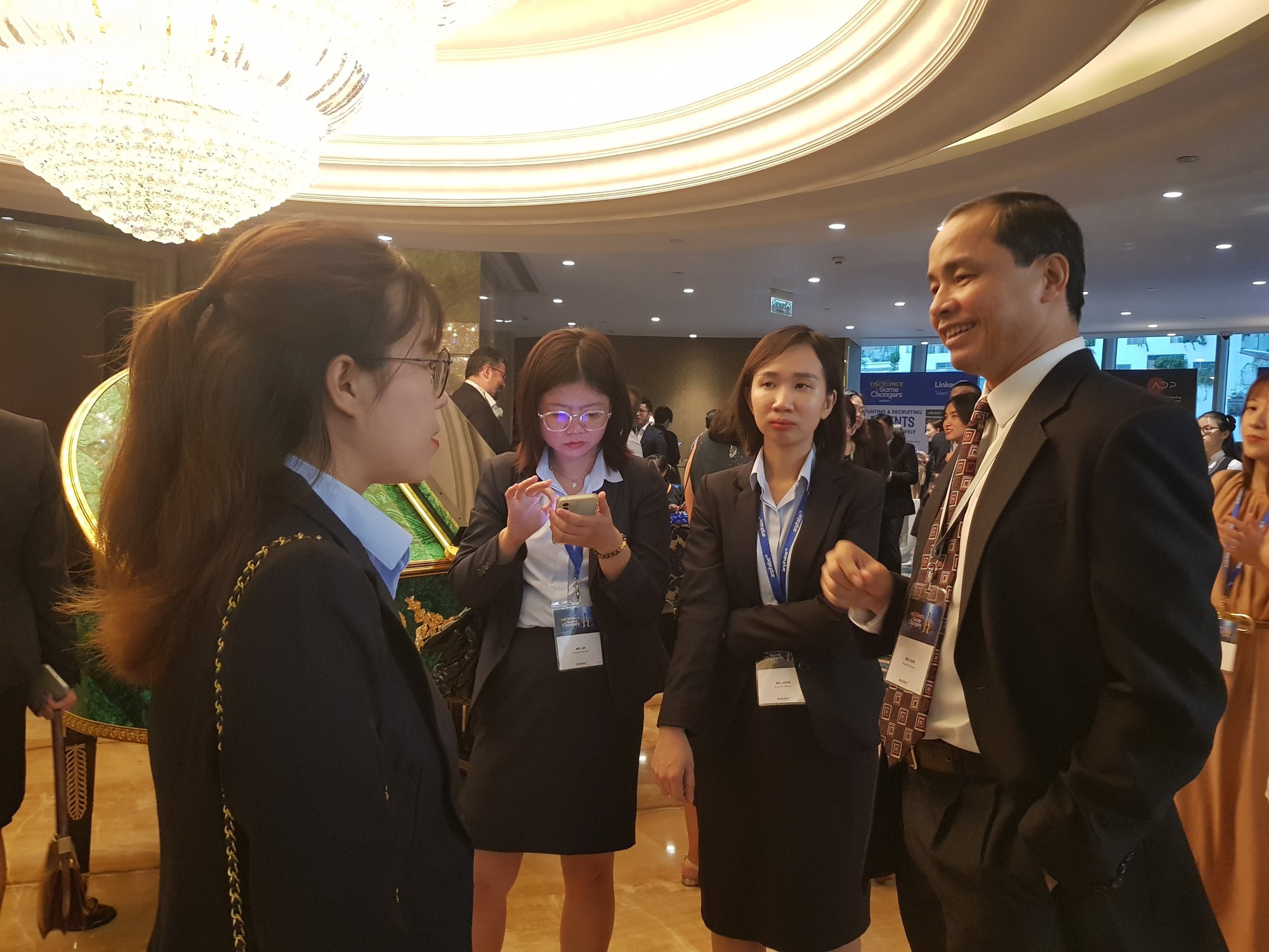 Chỉ 29% lao động c&ograve;n tin v&agrave;o doanh nghiệp cắt giảm lao động - Ảnh 2.