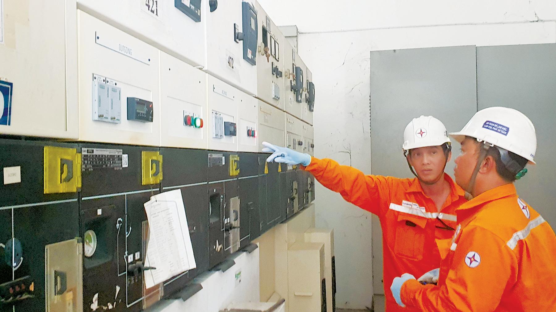 Khách hàng ngành điện TP HCM được phục vụ 24/7