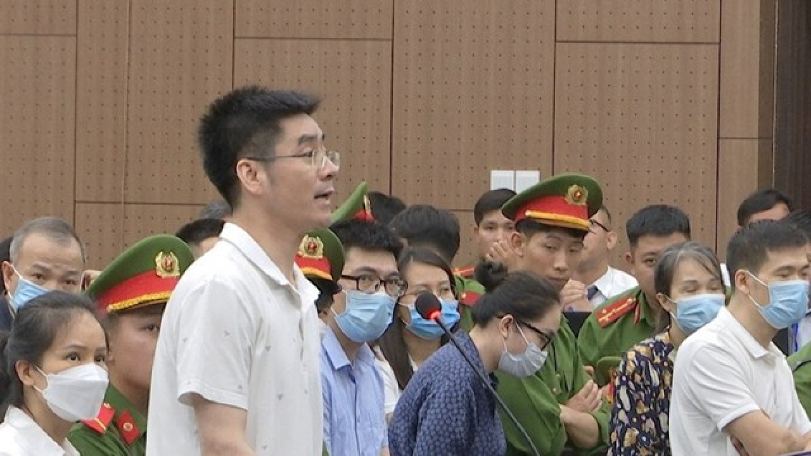Hội đồng x&eacute;t xử phi&ecirc;n to&agrave; Chuyến bay giải cứu: Cựu điều tra vi&ecirc;n bị kết &aacute;n chung th&acirc;n - Ảnh 1.