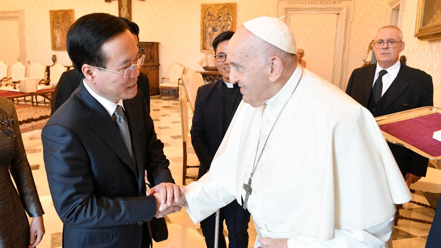 Chủ tịch nước V&otilde; Văn Thưởng hội kiến Gi&aacute;o ho&agrave;ng Francis