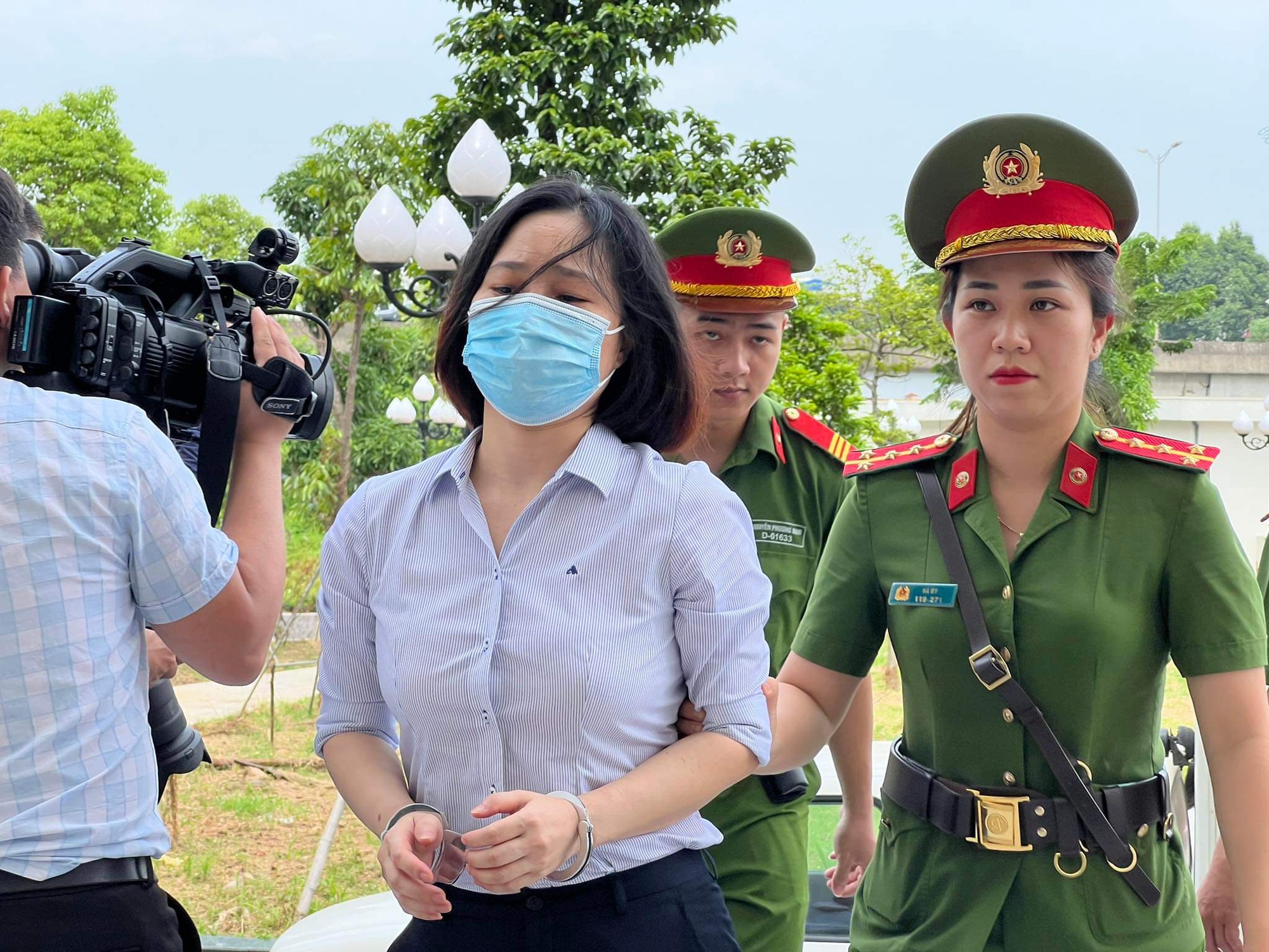 H&igrave;nh ảnh c&aacute;c bị c&aacute;o vụ Chuyến bay giải cứu tới to&agrave; nghe tuy&ecirc;n &aacute;n - Ảnh 10.