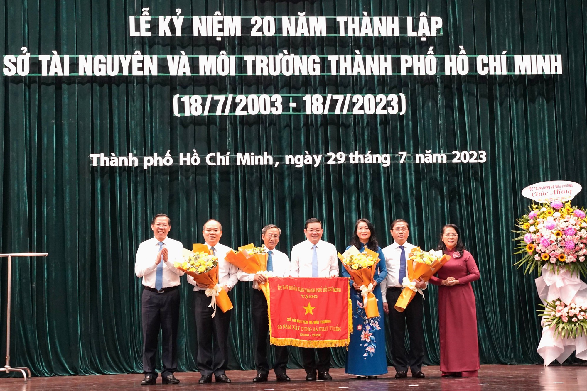 Chủ tịch UBND TP HCM: Tập trung tháo gỡ các dự án bất động sản tồn đọng - Ảnh 5.