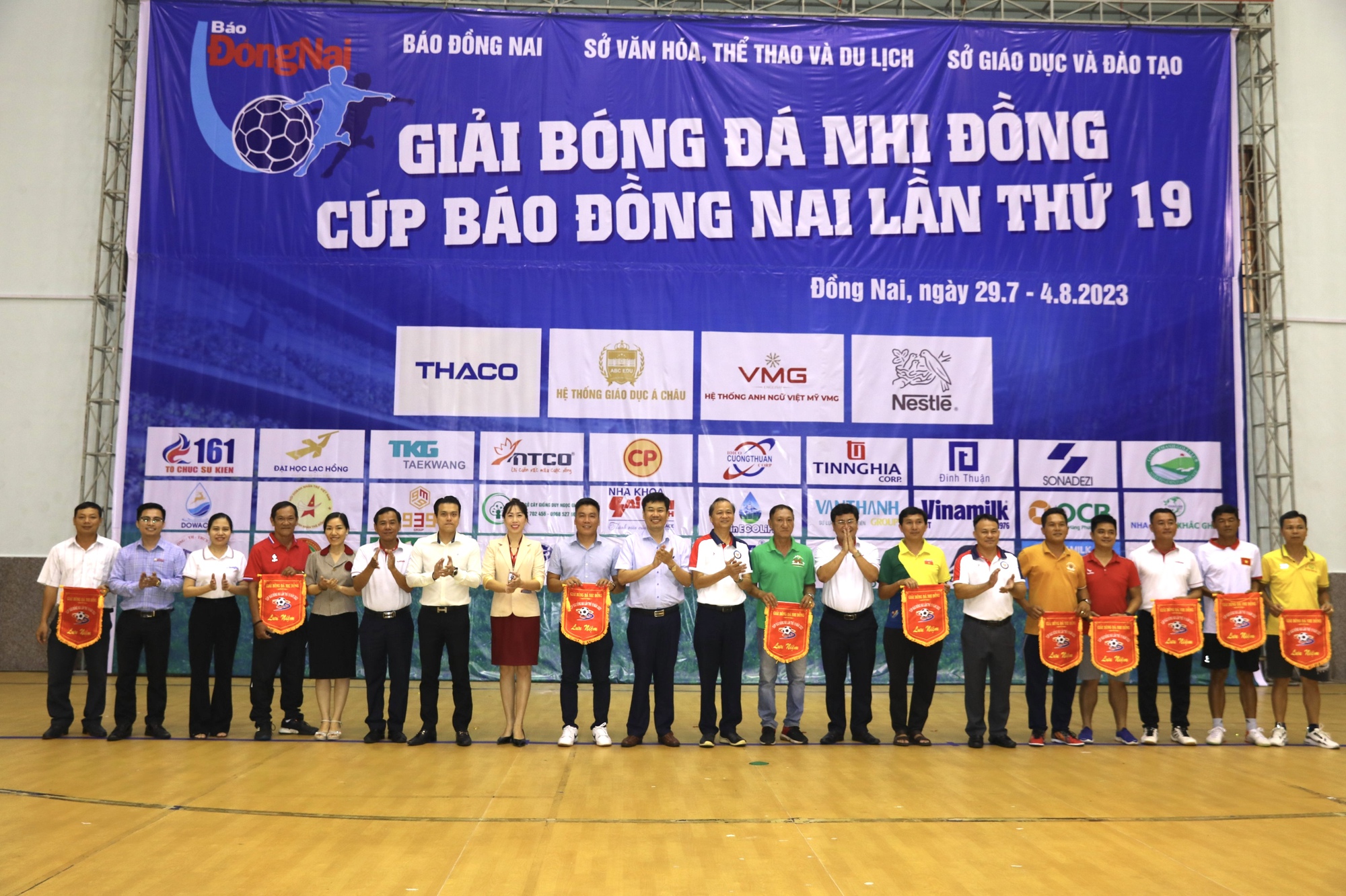 Khởi tranh Giải Bóng đá nhi đồng - Cúp Báo Đồng Nai lần thứ 19
