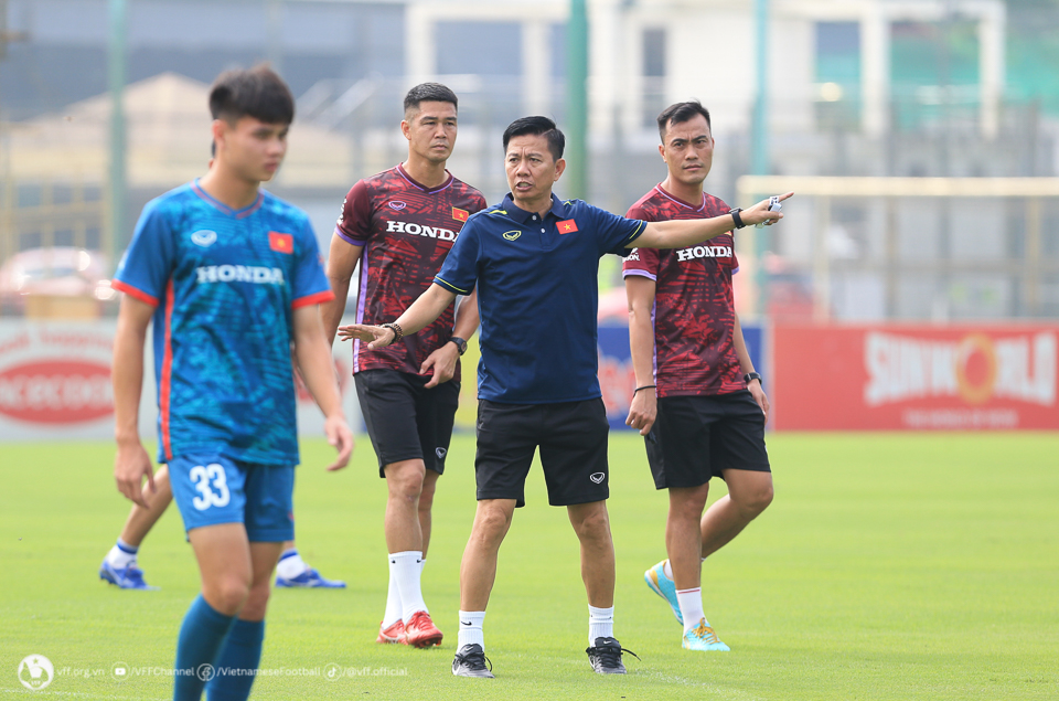 Tuyển U23 Việt Nam hứng khởi trong ng&agrave;y đầu r&egrave;n qu&acirc;n - Ảnh 3.