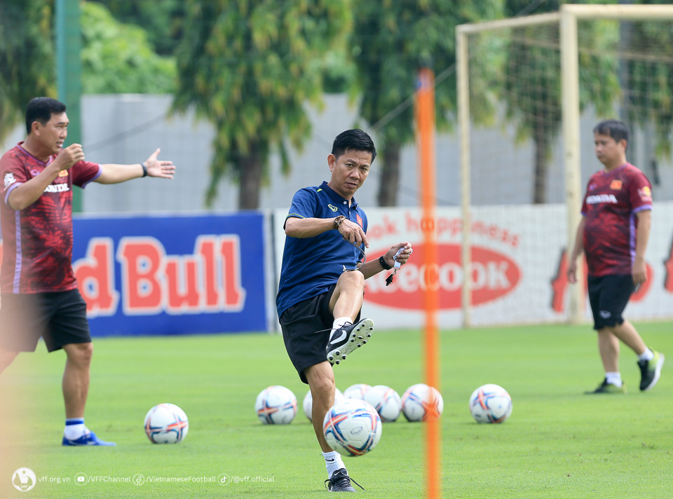 Tuyển U23 Việt Nam hứng khởi trong ng&agrave;y đầu r&egrave;n qu&acirc;n - Ảnh 2.