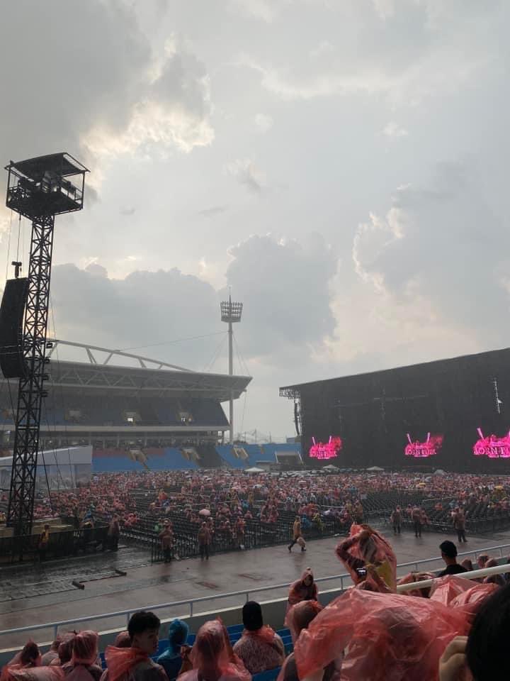 Mưa to trước thềm đ&ecirc;m diễn của Blackpink tại H&agrave; Nội - Ảnh 7.