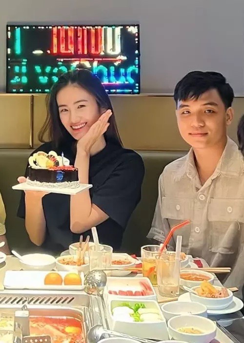 Bạn trai hoa hậu &Yacute; Nhi l&ecirc;n tiếng về ồn &agrave;o của bạn g&aacute;i - Ảnh 4.