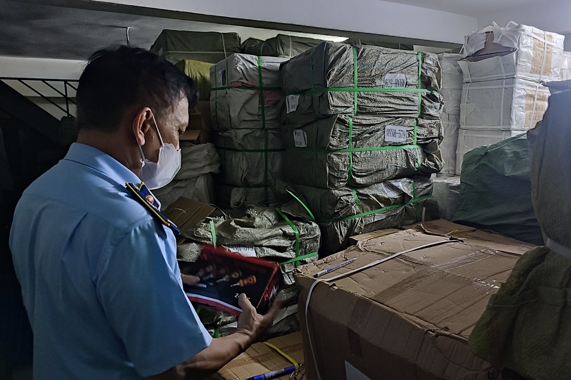 Gần 60.000 dụng cụ điện máy cầm tay có dấu hiệu giả nhãn hiệu nổi tiếng