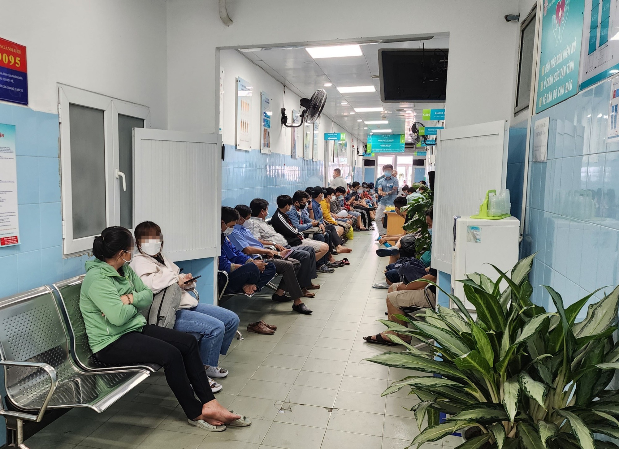 Còn trẻ mà đã "trên bảo dưới không nghe"
